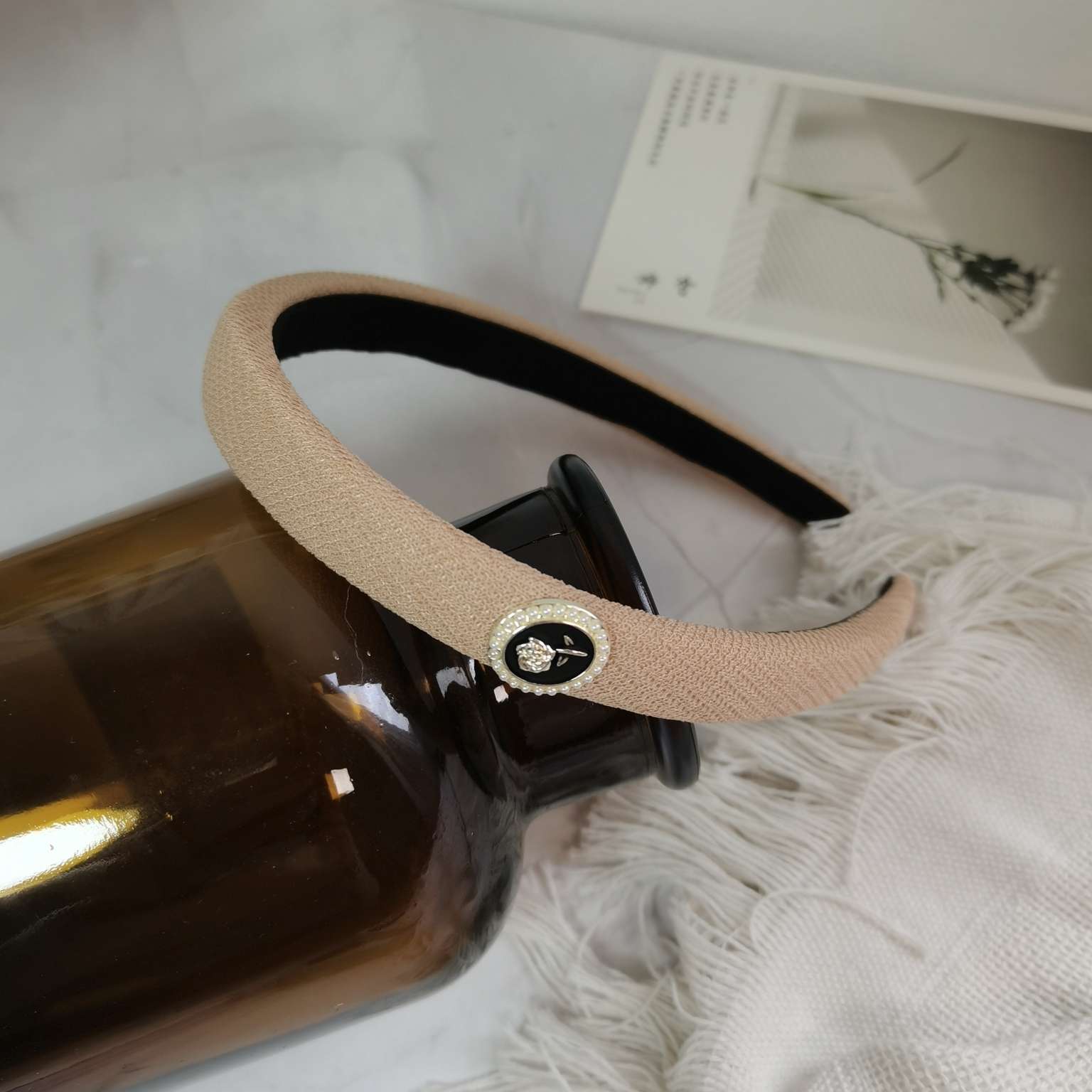 Sponge Pearl Wide Edge Headband Korean Version Of The New Increase Cranial Top Headband High-Grade Sense Fashion Headband Item Picture