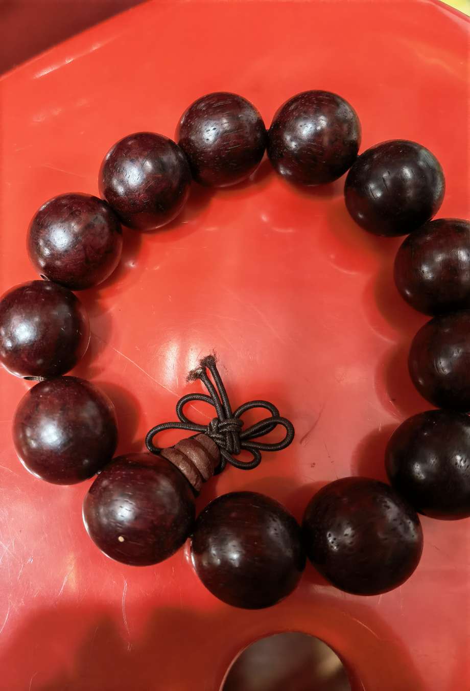 Red sandalwood bead single-loop bracelet Application Scenario