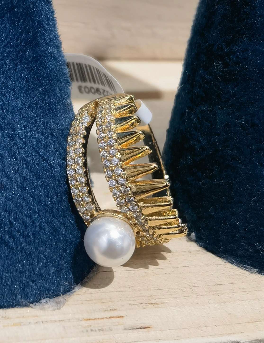Fashionable pearl rings, eye-shaped, breathtakingly beautiful, 12 in a dozen, three electroplated colors Application Scenario