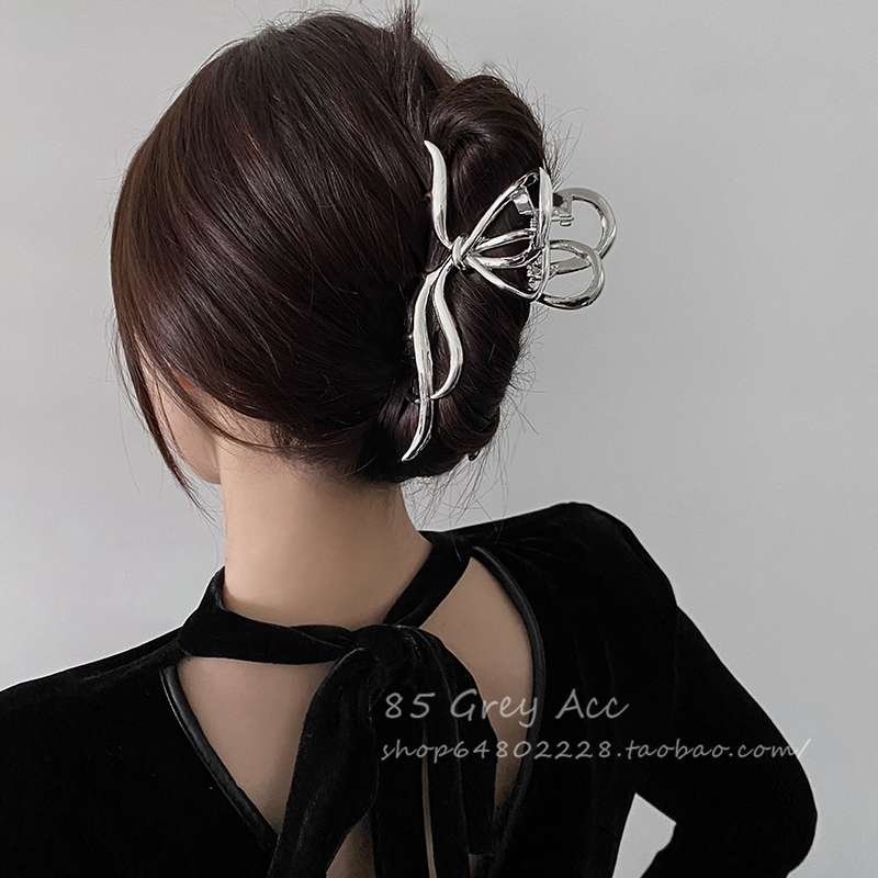 ins cold style butterfly metal hairpin for women spring and summer, high-end shark hairpin, large hair volume, back head pinch Application Scenario