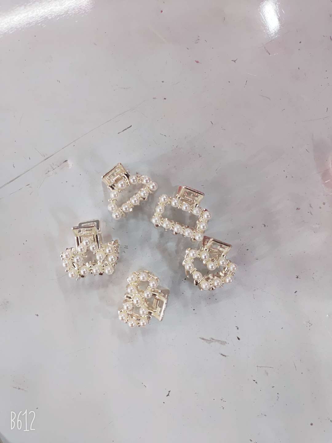 珍珠2.5公分。钻2.5 公分网红爆款抓夹每打十二个