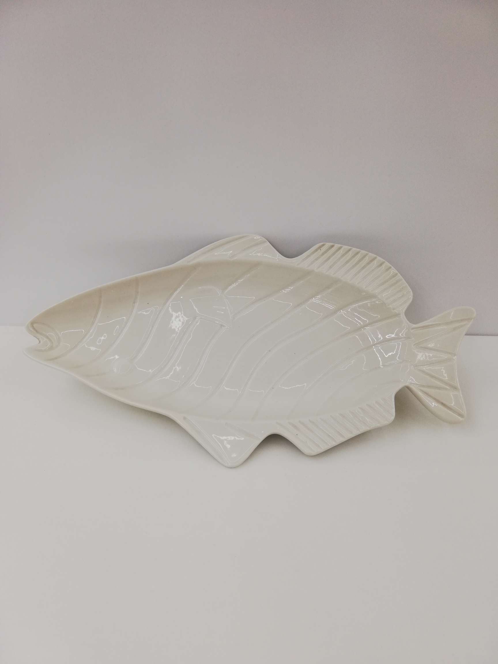 新款爆款创意鱼盘个性浮雕鲜活居家必备陶瓷鱼盘