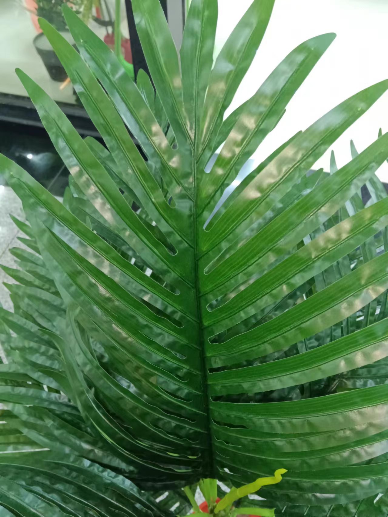 Chrysalidocarpus lutesvara, plastic sunflower leaves, Nordic flower arrangement accessories, table flowers and leaves, wedding venue decoration, artificial green plants Specification image