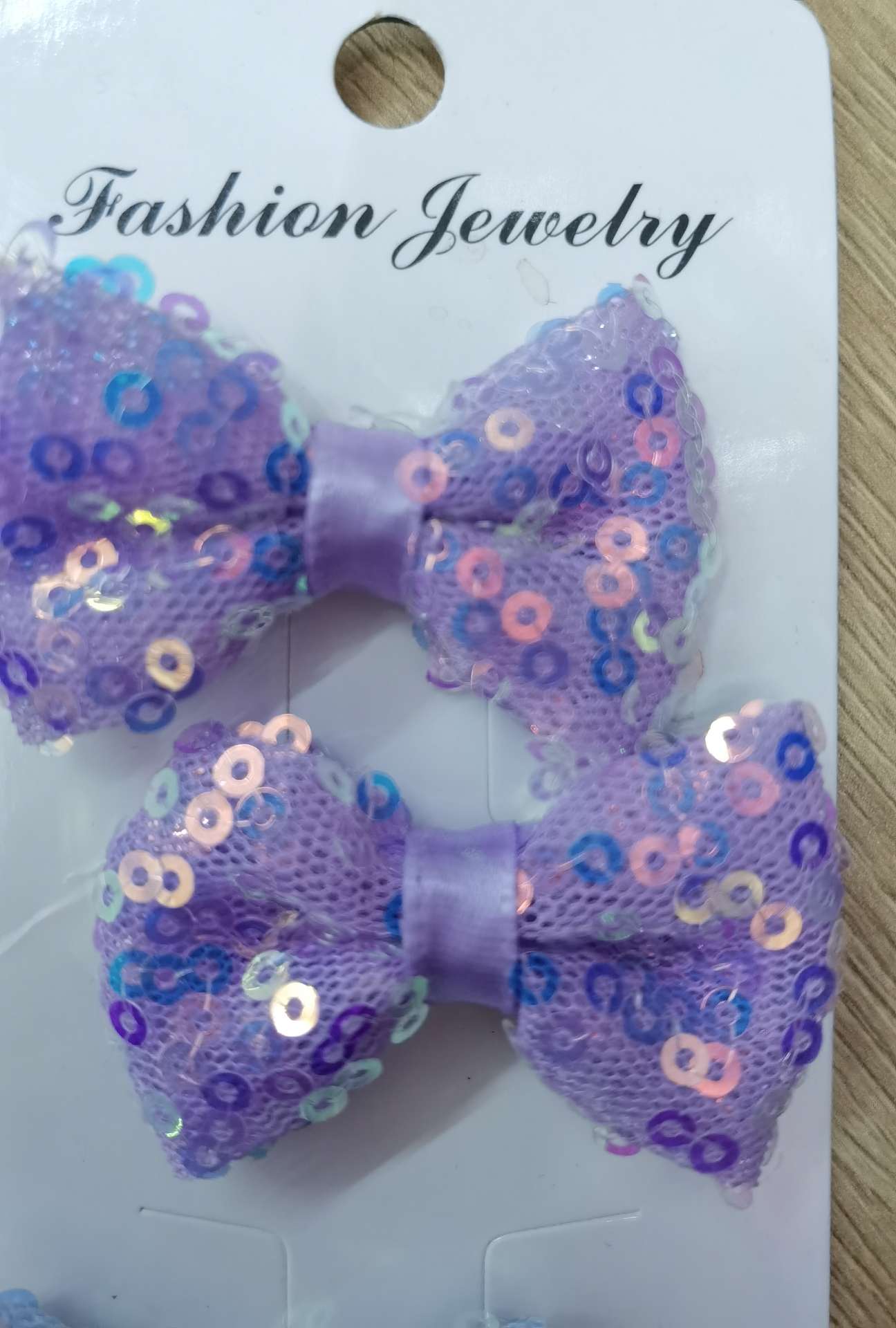 Sequined mesh bow Specification image