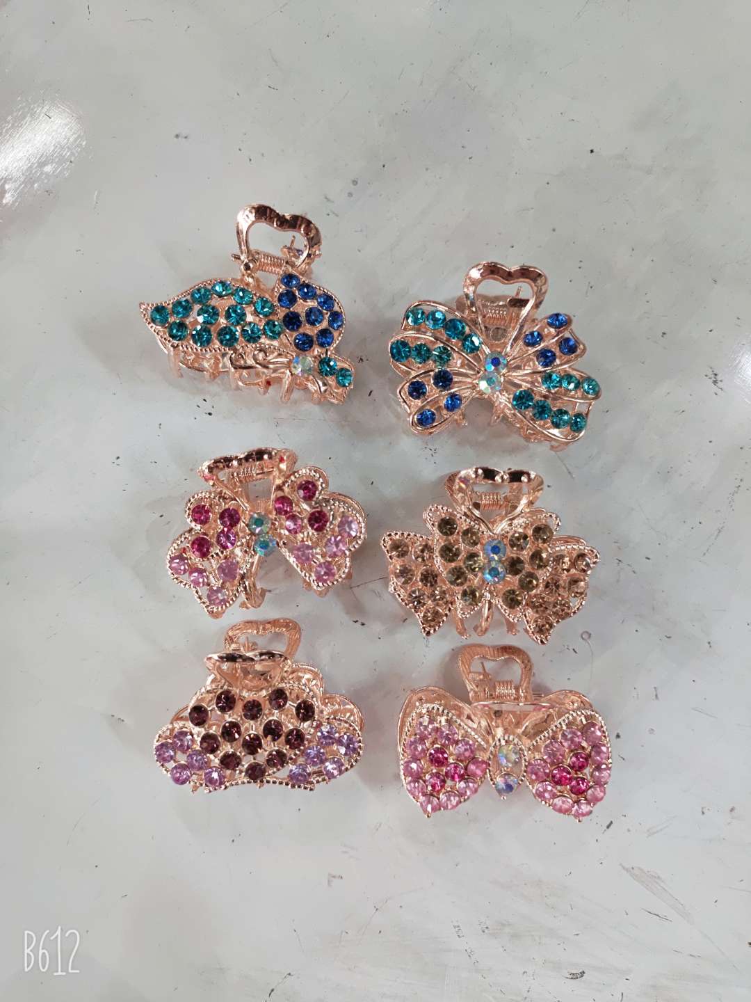 The pearl is 2.5 centimeters long. Drill the 2.5 cm popular online hit scratch-off clip every twelve detail image 4