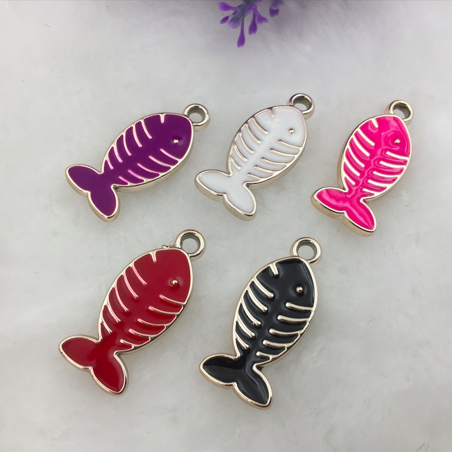 Wholesale source manufacturer of diy plastic jewelry accessories, oil-dripping, colorful and cute fishbone pendant materials