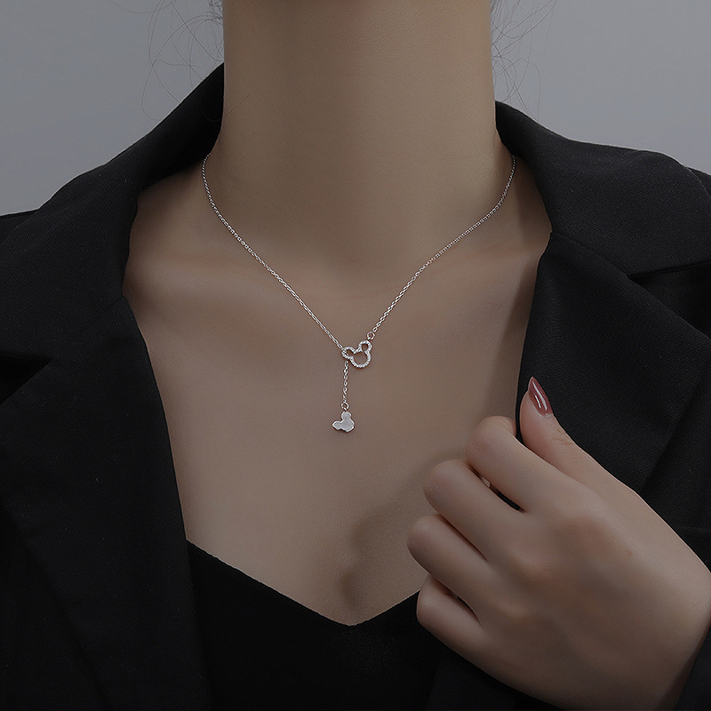 Hollowed-out four-leaf clover pendant necklace, collarbone chain, stud earrings, stainless steel seven-color chain wholesale 16 Application Scenario