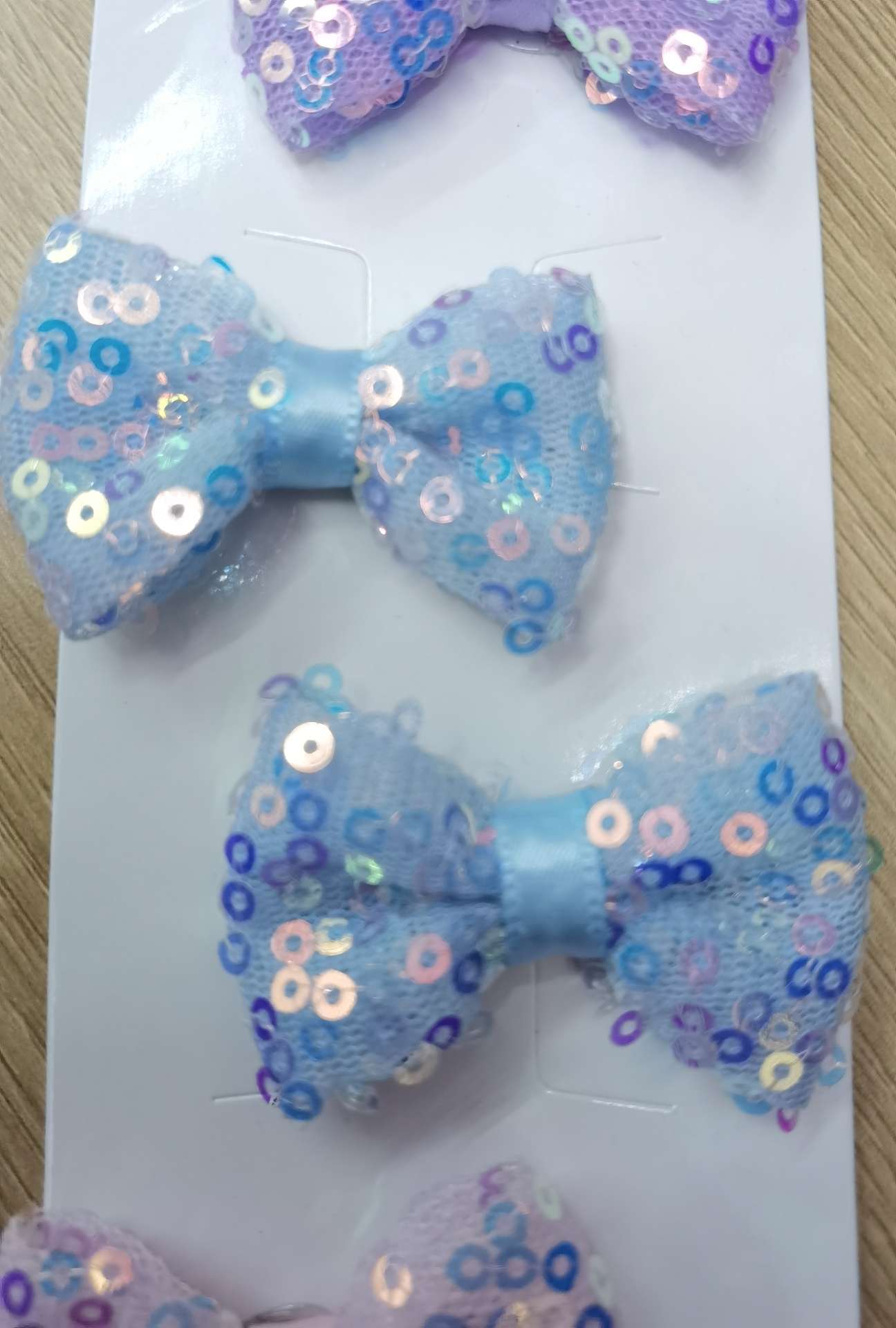 Sequined mesh bow details Picture