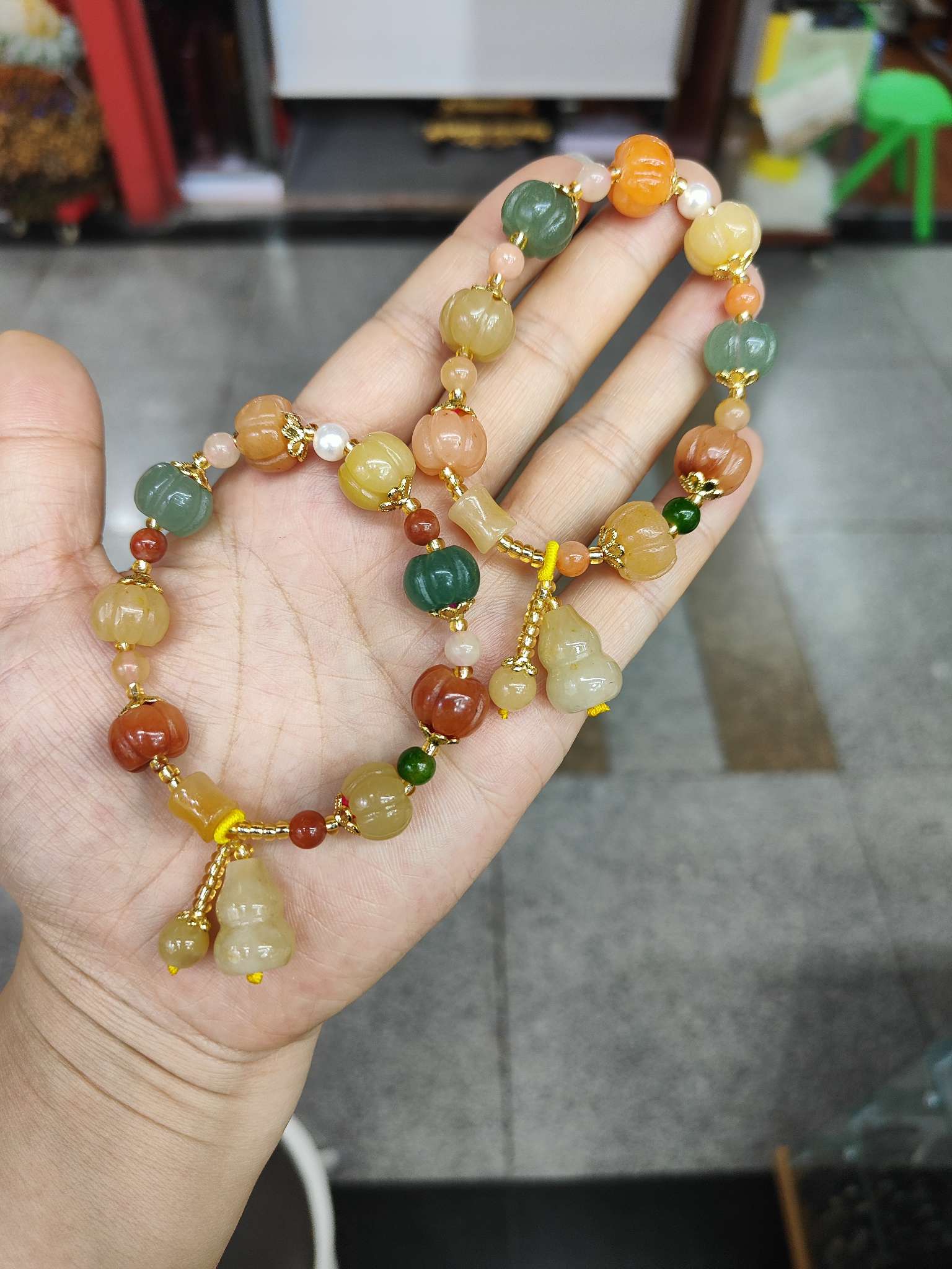 夏天出街神器 美女好中意 时尚金丝玉手串 南瓜珠手串 单圈可爱靓丽手链 晶莹闪亮女士手链 招财旺运显白手串详情图4