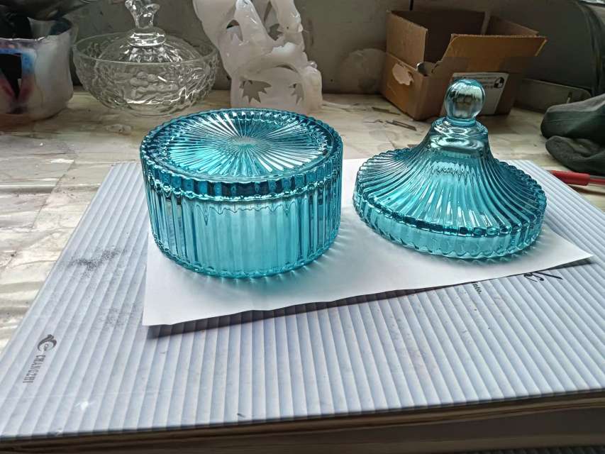彩色玻璃罐产品图