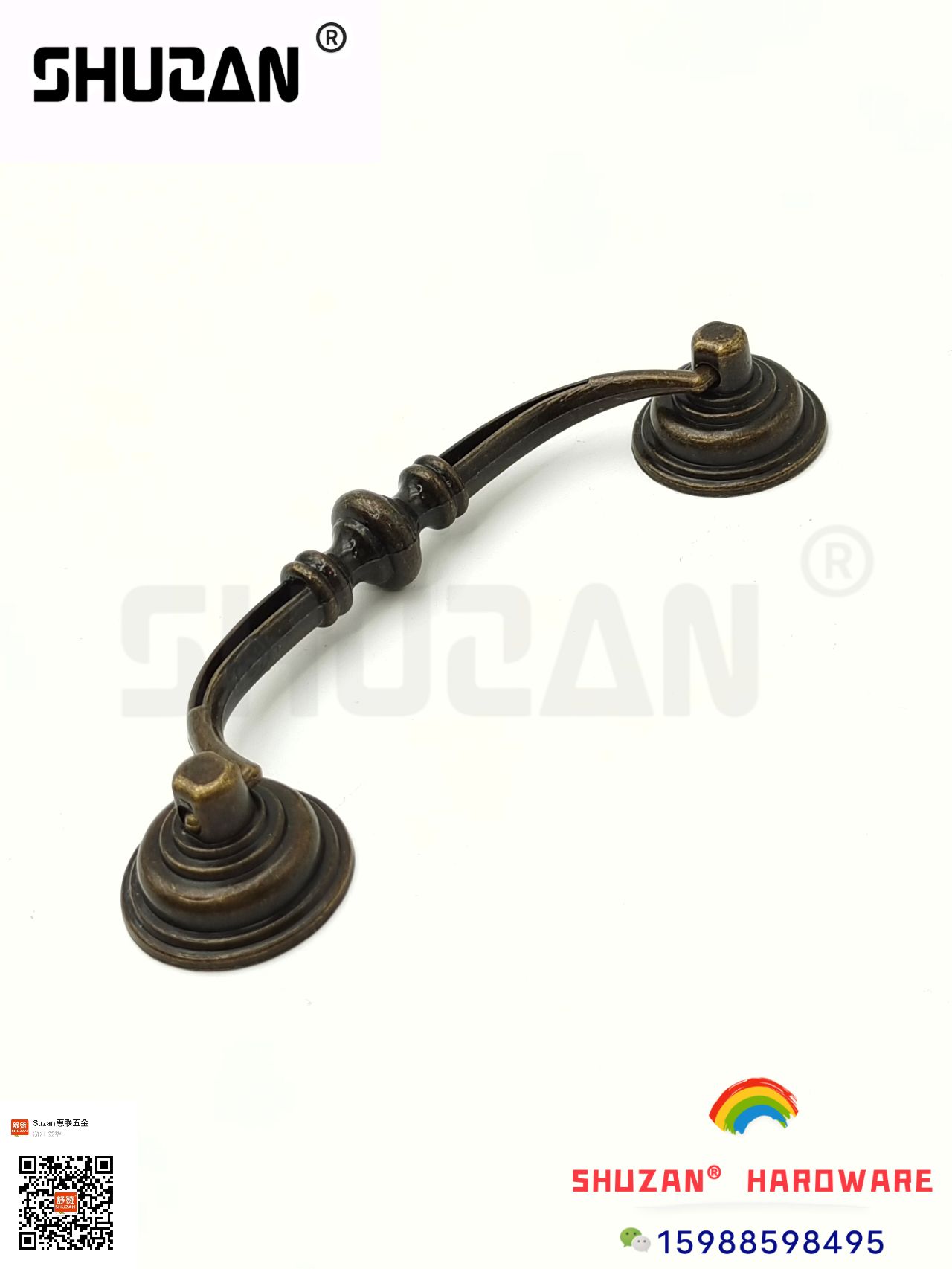 The Shuzan handle has a smooth touch. The Shuzan retro-style hardware handle is sturdy, durable, and elegant