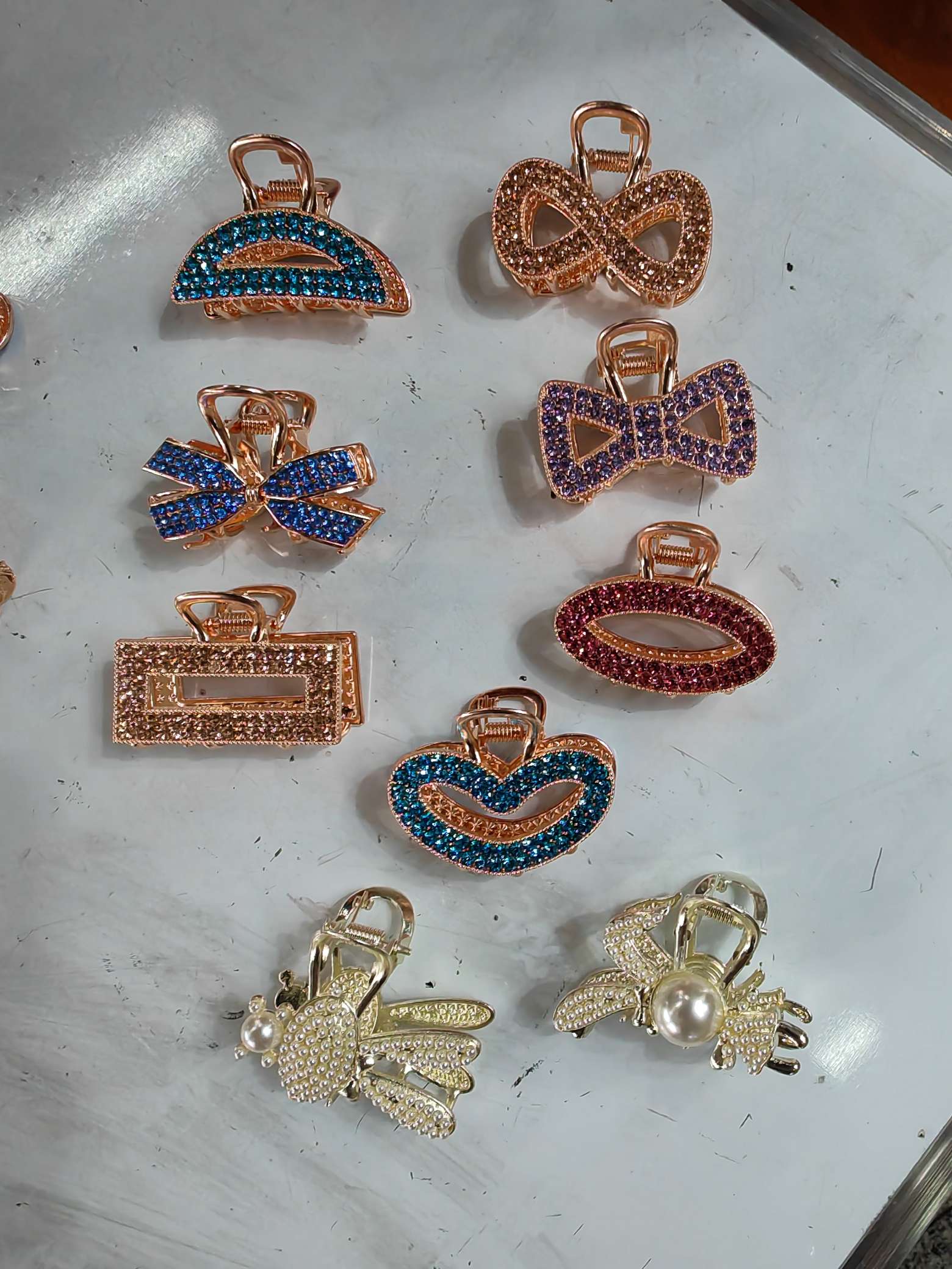 The pearl is 2.5 centimeters long. Drill the 2.5 cm popular online hit scratch-off clip every twelve detail image 5