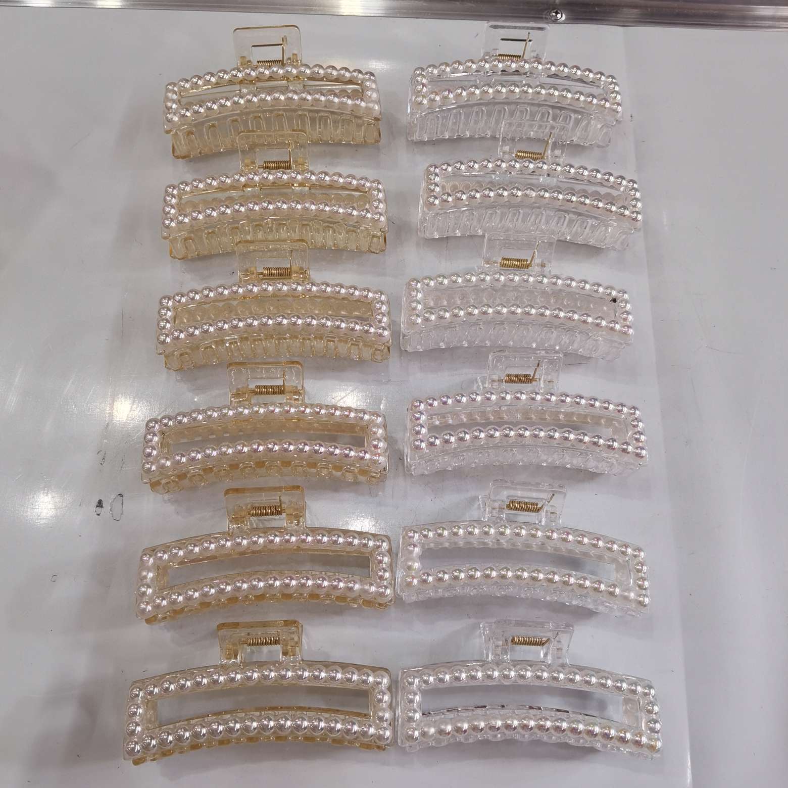 Popular and trendy bestseller, classic and fashionable style for women, candy, pearl, colored pearl, AB irion-colored pearl, transparent champagne, colored pearl, square grabber Item Picture