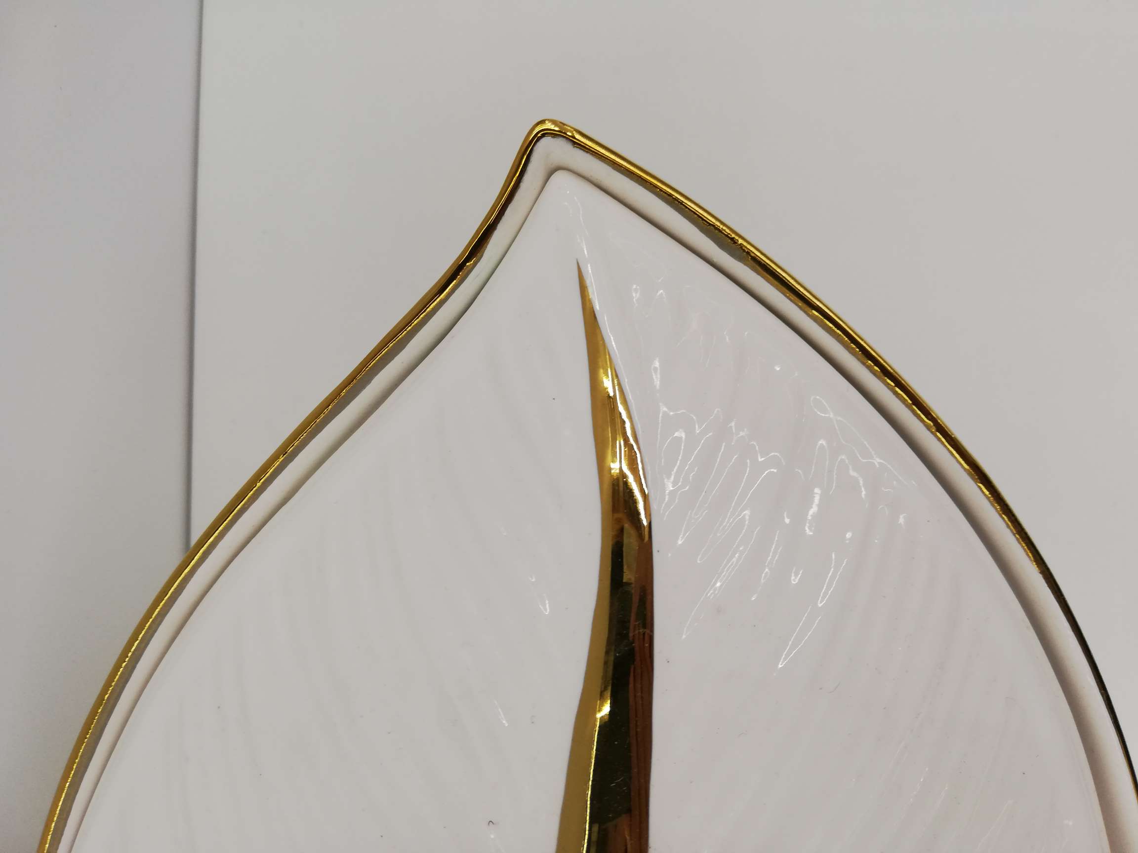 外贸经典热销款树叶锅创意细腻镀金陶瓷汤锅详情图4