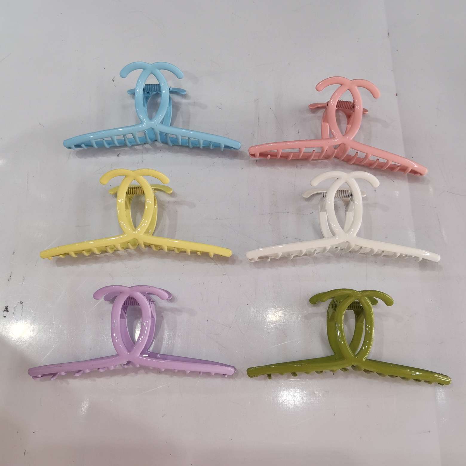 A popular and trendy Korean-style classic fashion candy for women, 11 cm in spring color, alloy iron gripper, crossed square, semi-round moon, Chanel Item Picture