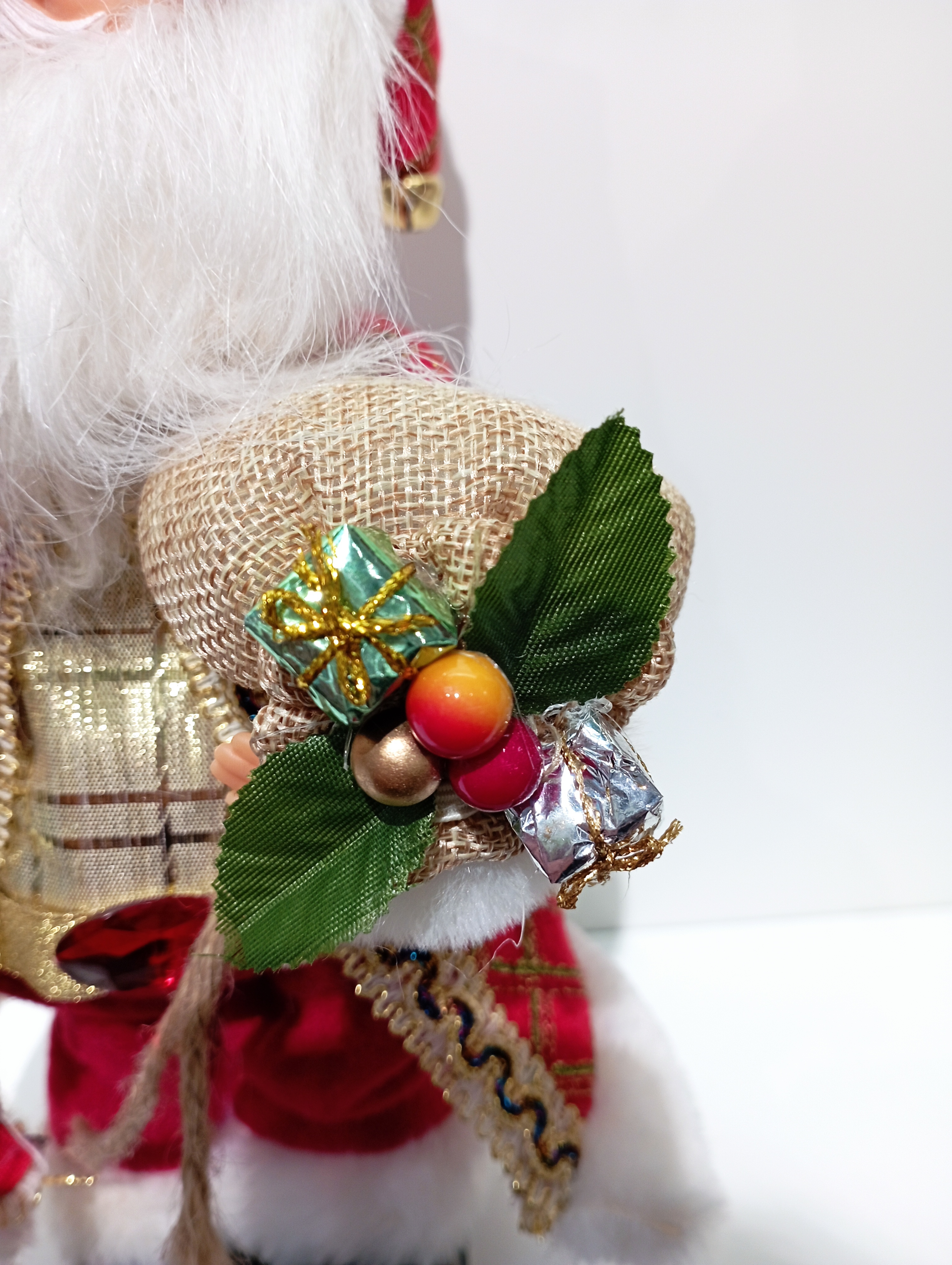 The 9123 Santa Claus doll will hold a sack by hand, the palace lantern will light up with music and Christmas decorations Specification image