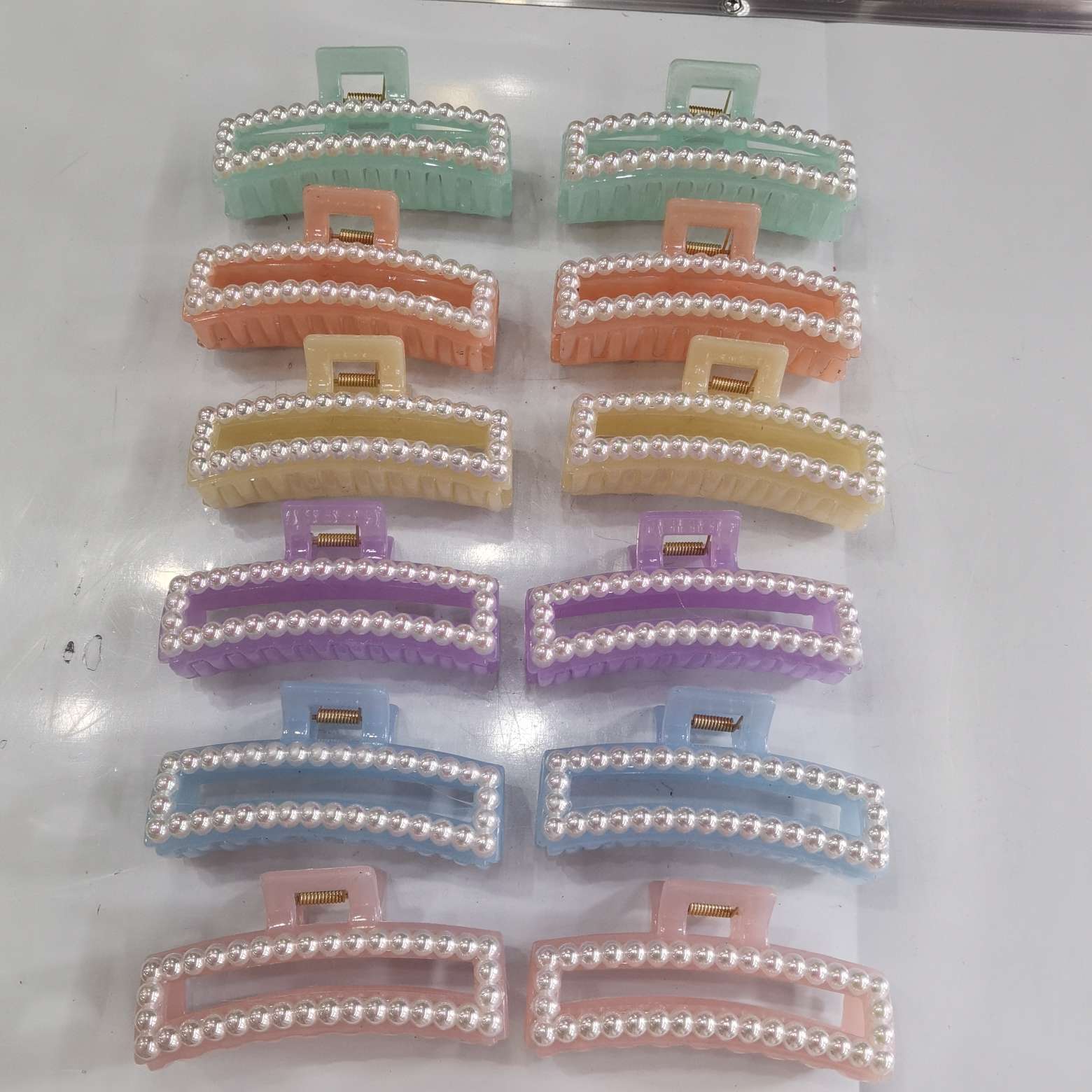 Popular and trendy bestseller, classic and fashionable style for women, candy, pearl, colored pearl, AB irion-colored pearl, transparent champagne, colored pearl, square grabber Application Scenario