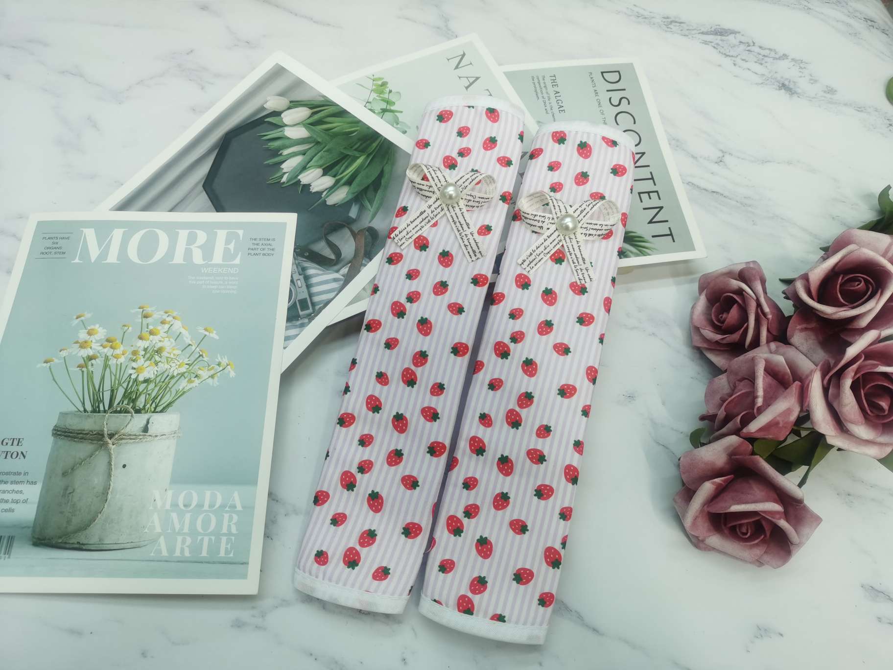 Small strawberry fabric anti-stain, dust-proof and anti-static double-opening double-door refrigerator door pull gloves double-door handle glove handrail cover details Picture