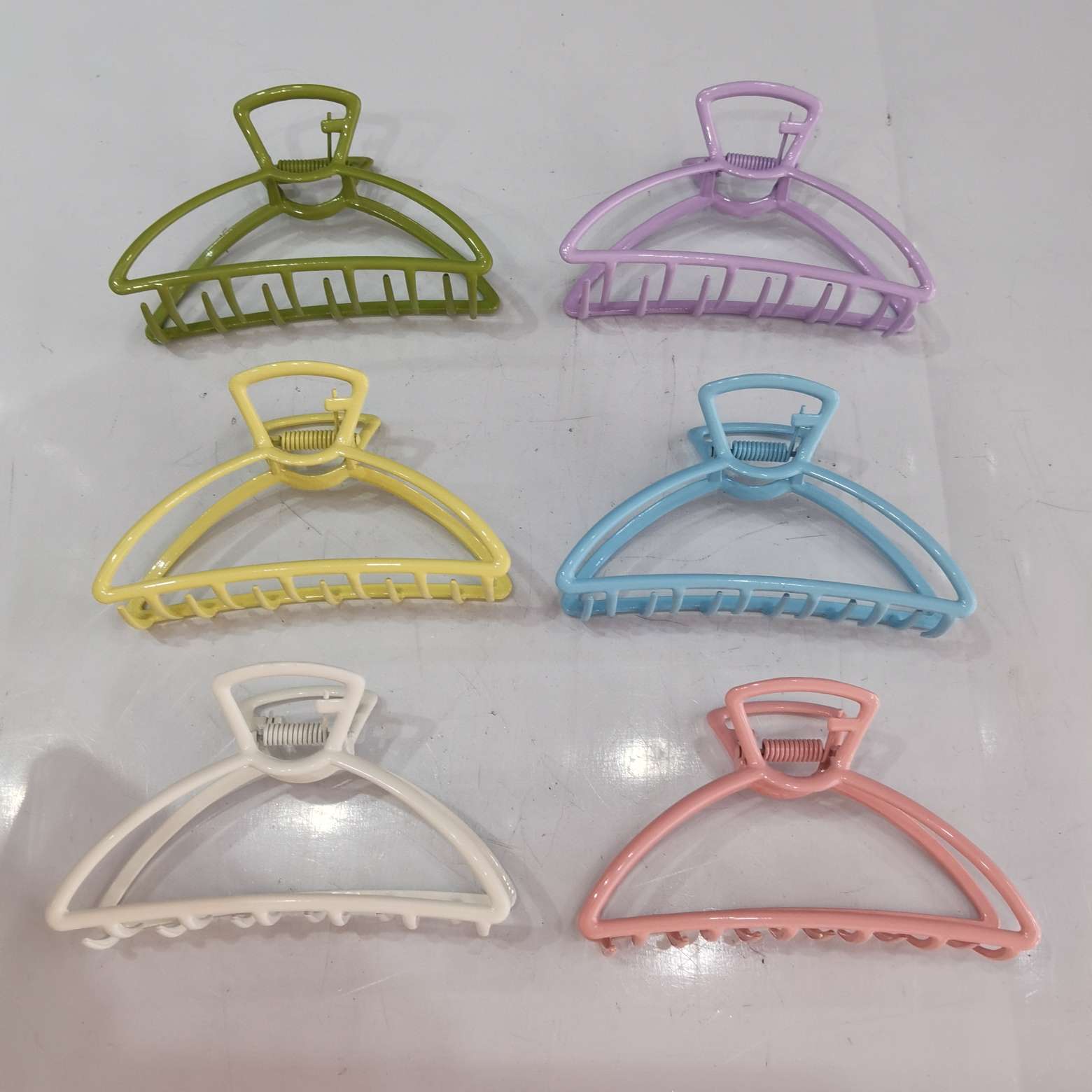 A popular and trendy Korean-style classic fashion candy for women, 11 cm in spring color, alloy iron gripper, crossed square, semi-round moon, Chanel Specification image