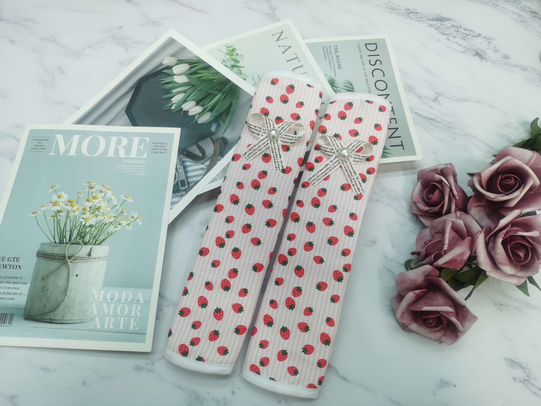 Small strawberry fabric anti-stain, dust-proof and anti-static double-opening double-door refrigerator door pull gloves double-door handle glove handrail cover Item Picture