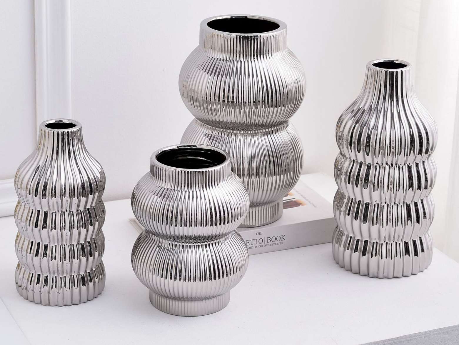 轻奢风陶瓷花瓶摆件竖条纹简约家居软装艺术品银色