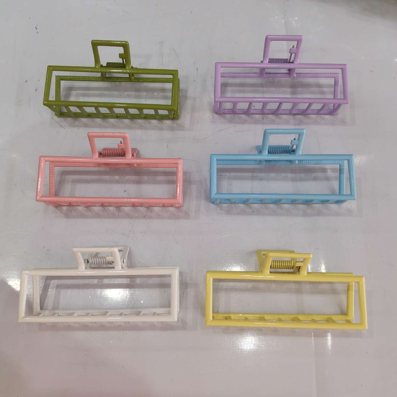 A popular and trendy Korean-style classic fashion candy for women, 11 cm in spring color, alloy iron gripper, crossed square, semi-round moon, Chanel details Picture