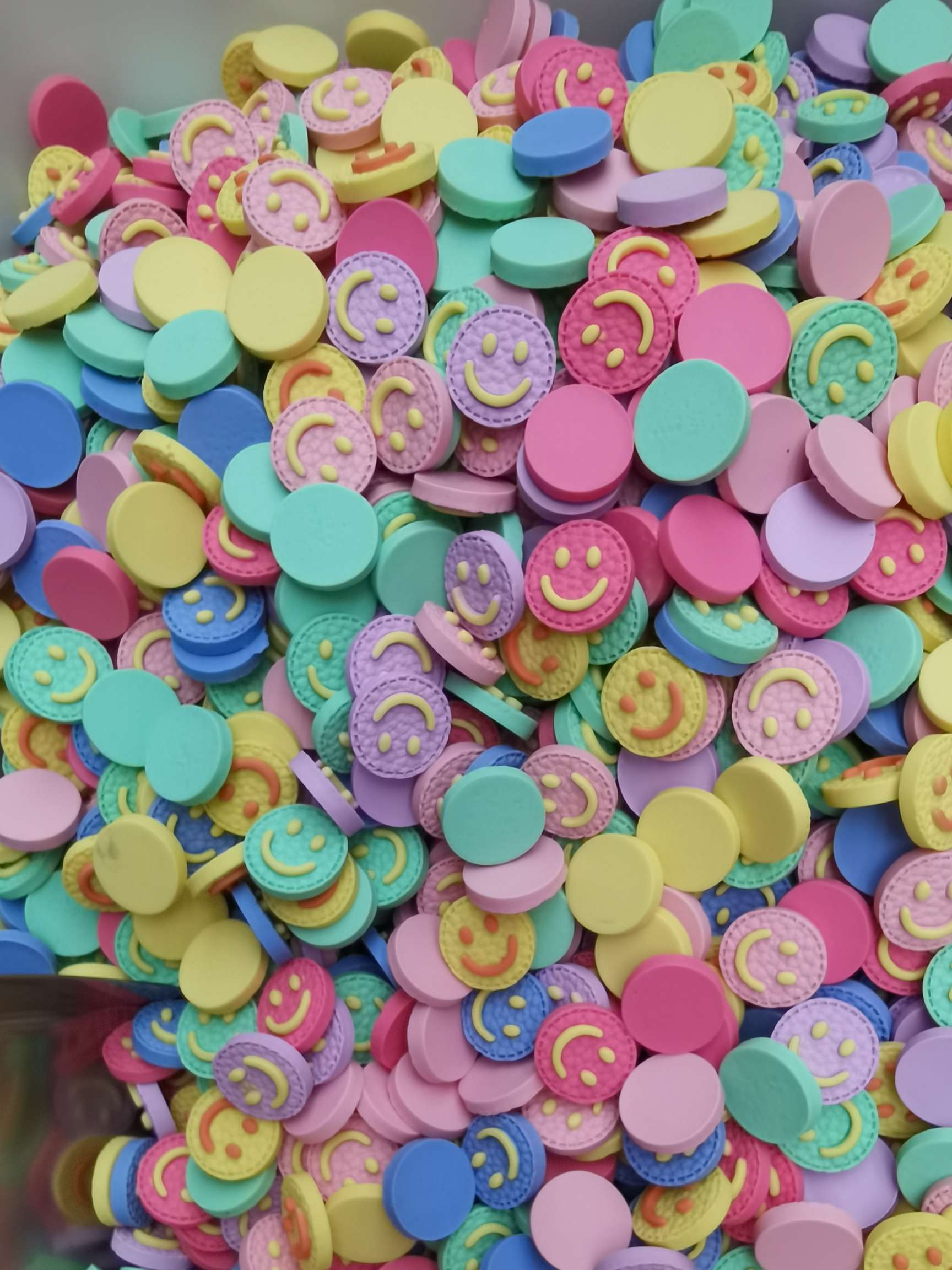 Smiling face round resin accessories diy jewelry accessories Three-dimensional solid color smiling face jewelry accessories wholesale 1 details Picture