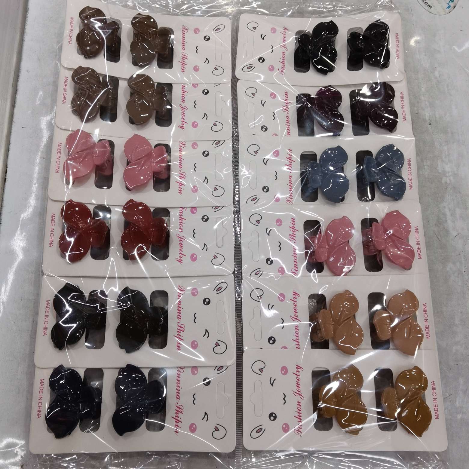 A popular and trendy Korean version, a classic and fashionable Korean version, 4 cm maca color Korean version, 11 colors, a popular and trendy small claw Application Scenario