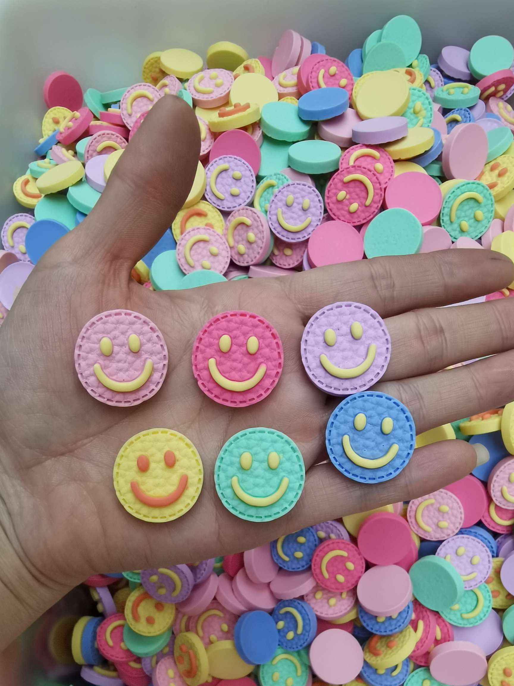 Smiling face round resin accessories diy jewelry accessories Three-dimensional solid color smiling face jewelry accessories wholesale 1