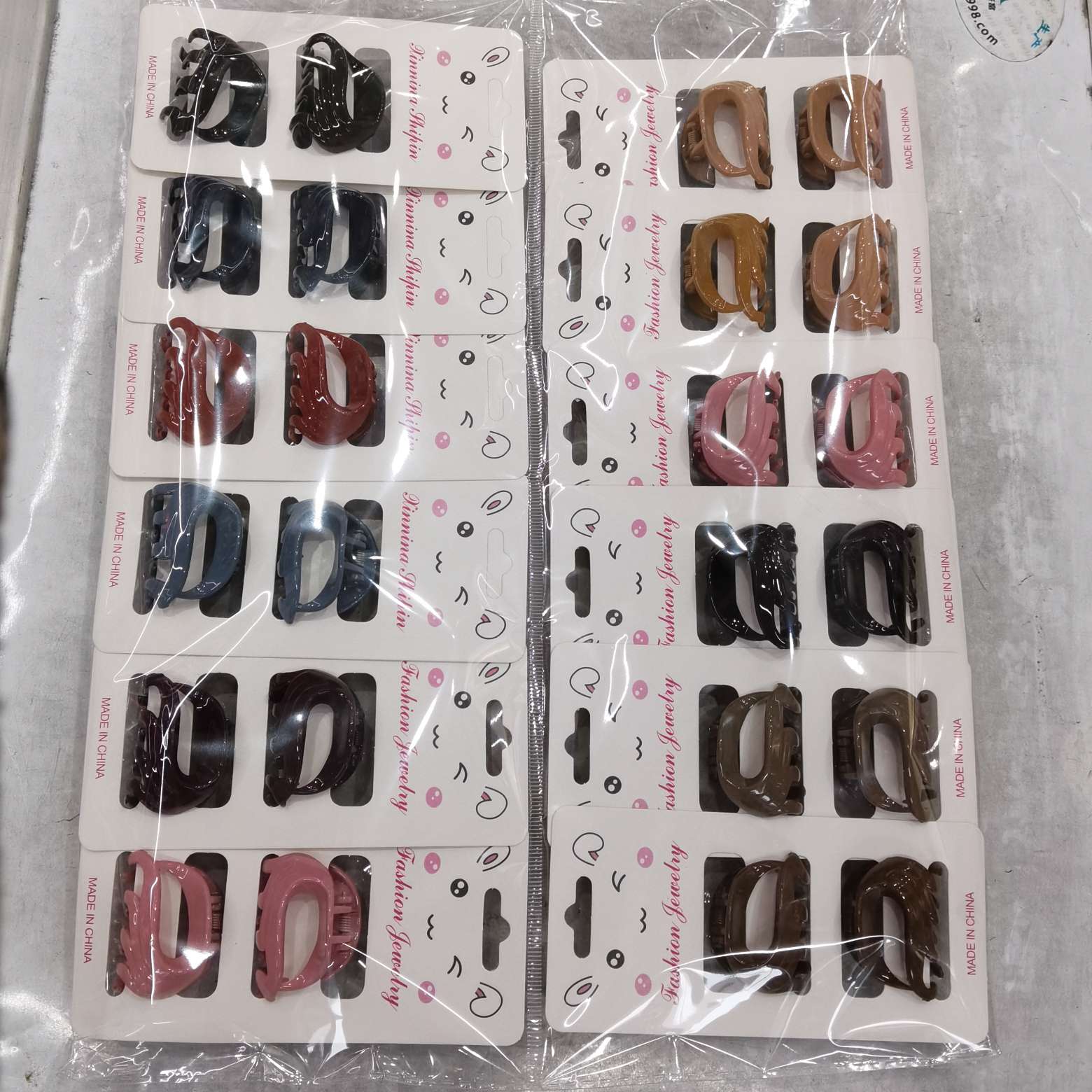 A popular and trendy Korean version, a classic and fashionable Korean version, 4 cm maca color Korean version, 11 colors, a popular and trendy small claw