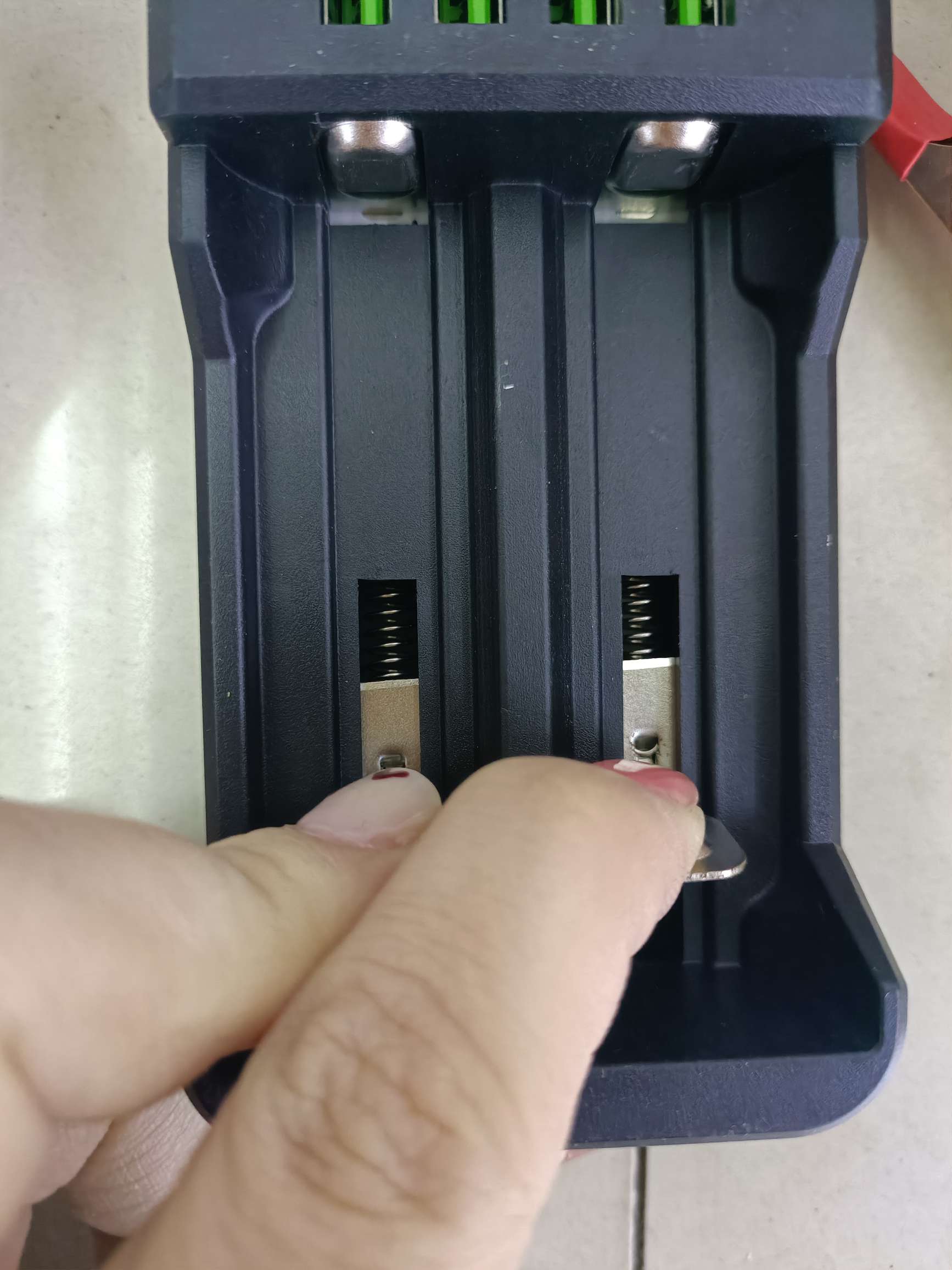 4USB وضع البطارية مع شاحن المشبك الأحمر المزدوج detail image 6