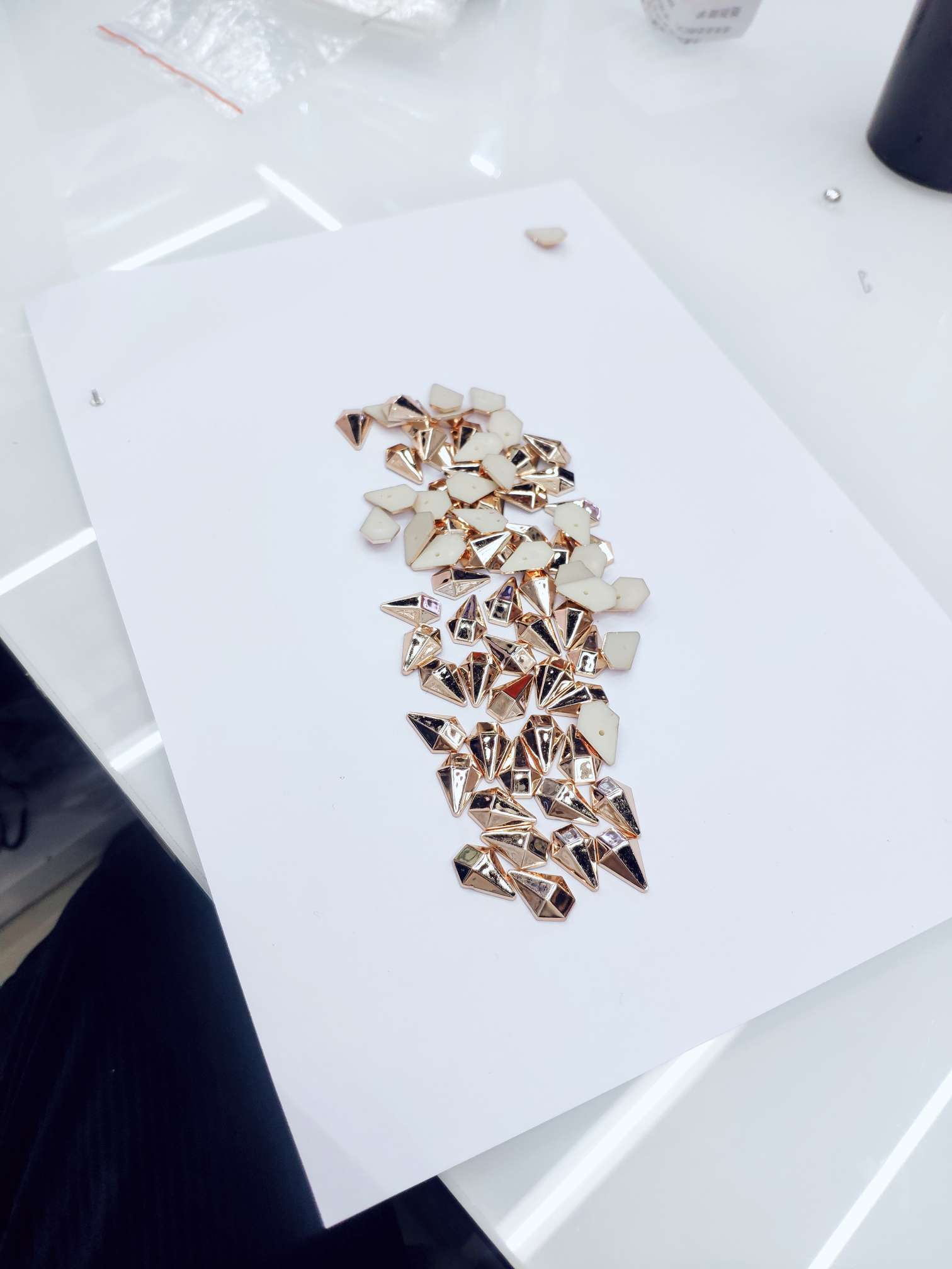 塑料铆钉 尖头胶钉 水滴撞钉 鞋子箱包服装装饰配件详情图7