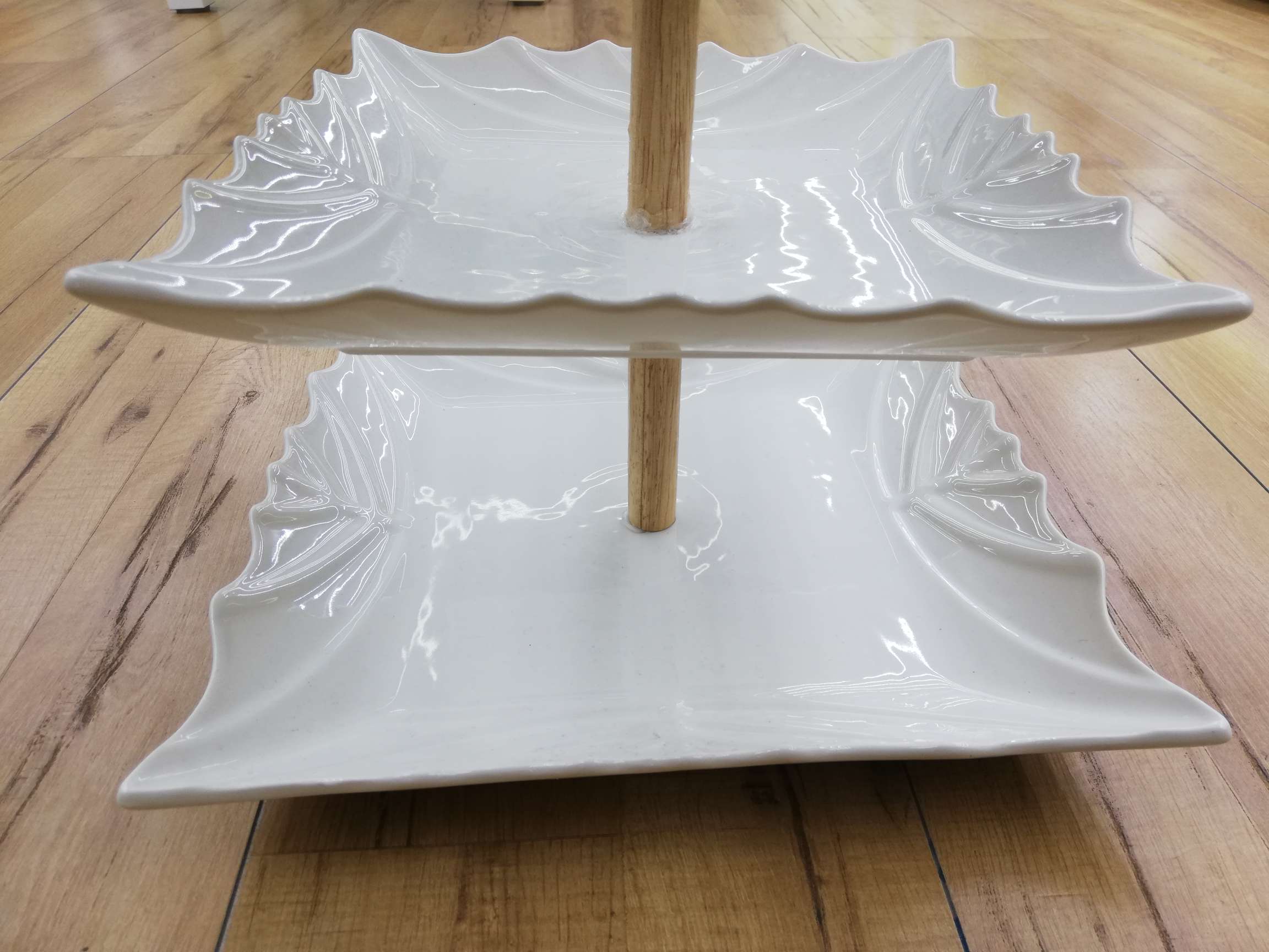 外贸热销新款陶串盘蛋糕盘三层纯白糕点盘陶瓷方盘详情图4