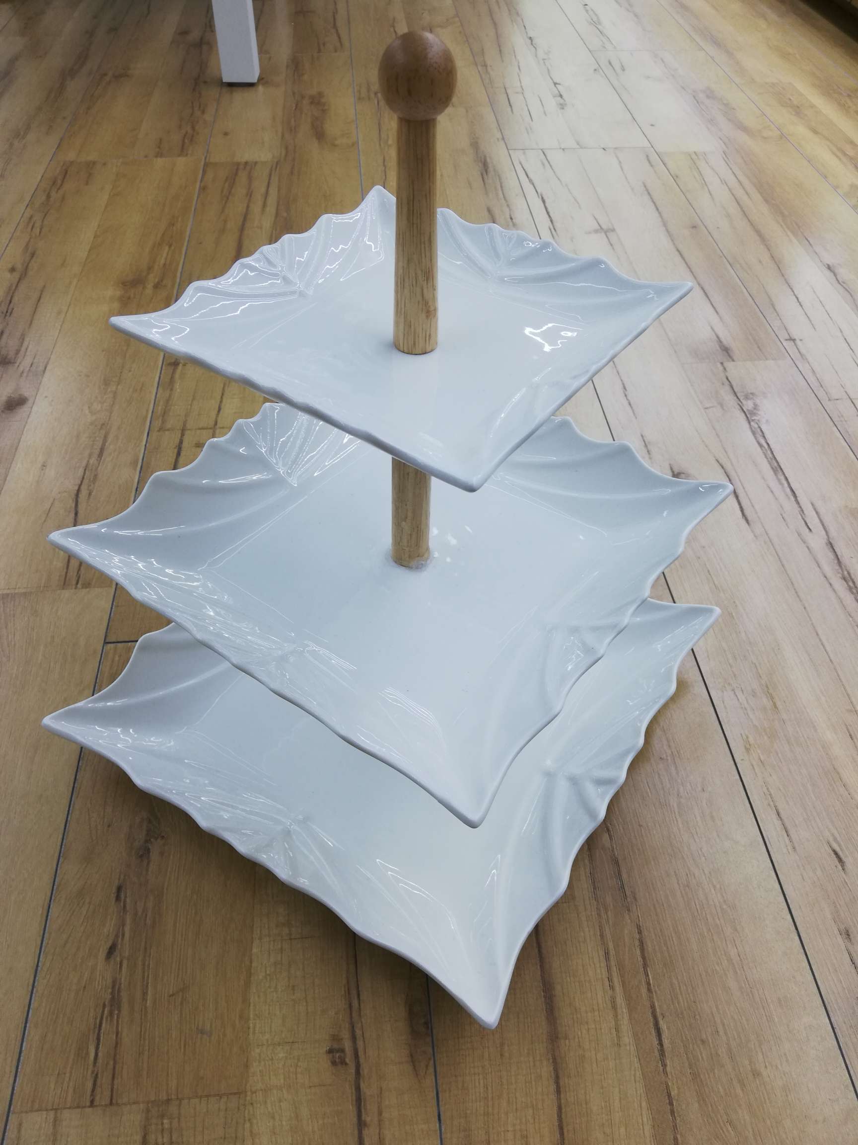 外贸热销新款陶串盘蛋糕盘三层纯白糕点盘陶瓷方盘