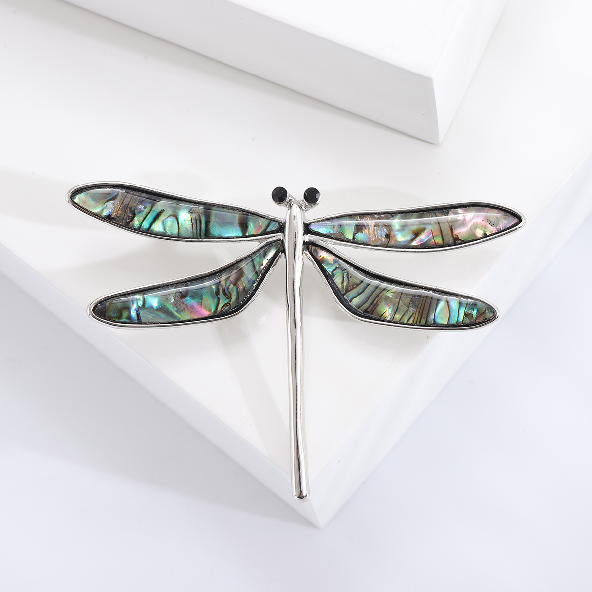 Factory direct sales, creative and light luxury new abalone, shell and dragonfly brooch, anti-glare