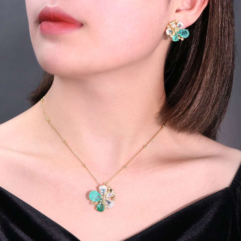 Wholesale of genuine gold electroplated zircon three-dimensional flower necklaces and earrings, heavy industry light luxury fashion jewelry sets Item Picture