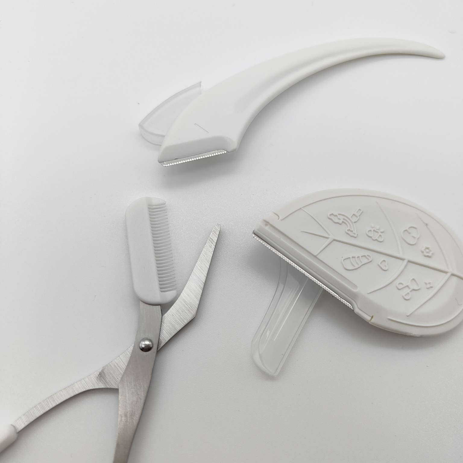 修眉刀/化妆工具/修眉工具白底实物图