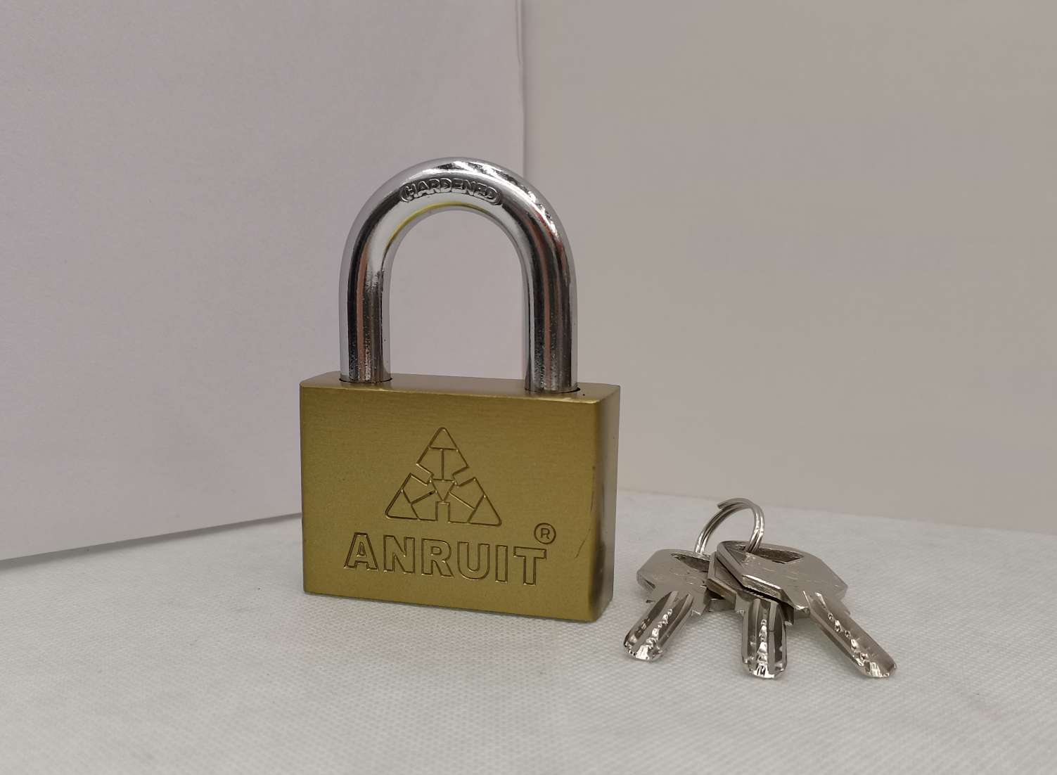 金色原子锁，品牌ANRUIT,原子钥匙，铁锁体，40mm.50mm。60mm.70mm图