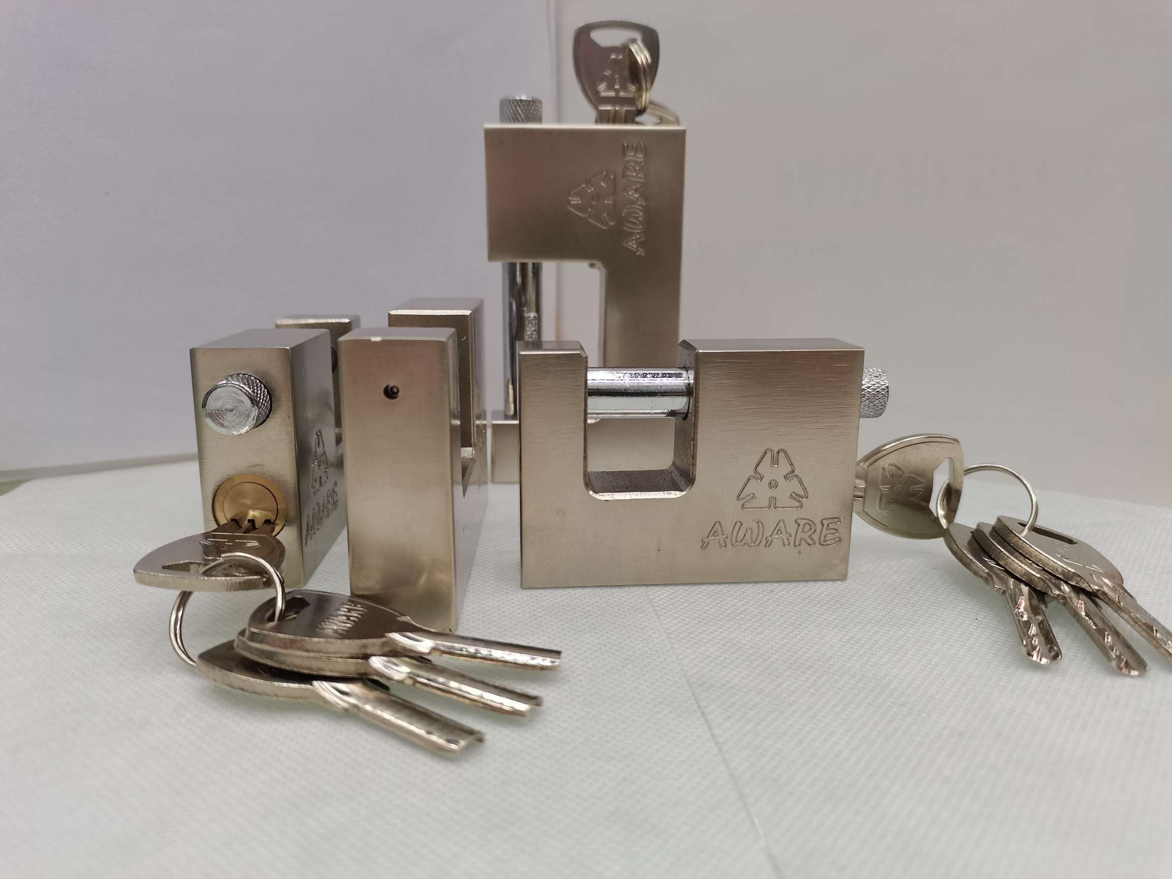 Golden atomic lock, brand AWARE, atomic key, iron lock body, 60mm, 70mm, 80mm. 90mm. 100mm details Picture