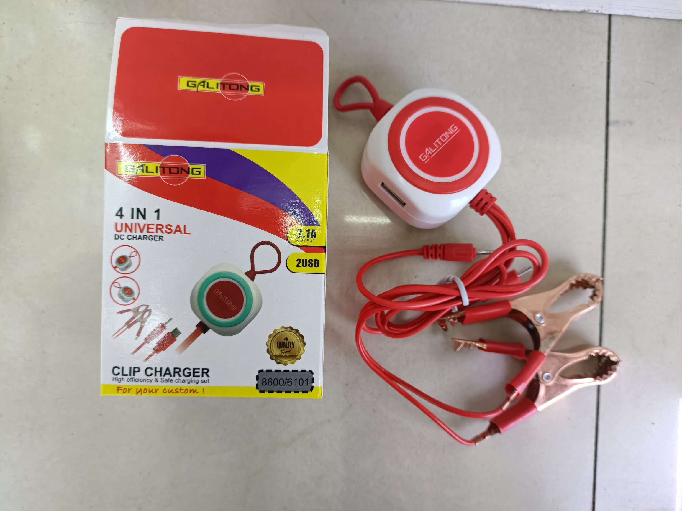 USB الجانبي USB شاحن مزدوج المشبك الأحمر