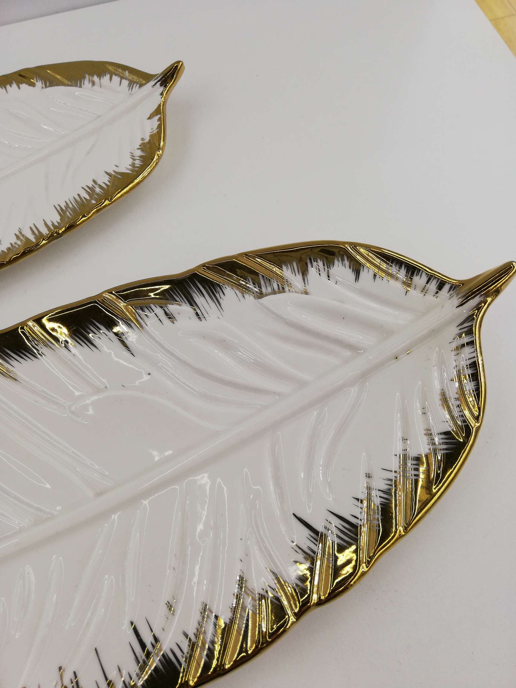 外贸爆款镀金简约高冷树叶盘羽毛盘新款低调奢华浮雕水果陶瓷盘详情图3