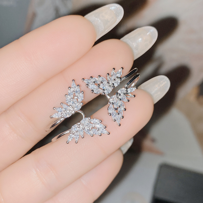 High-end one-piece ear clip without ear holes, 18k micro-inlaid brilliant zirconium diamond butterfly earrings detail image 3