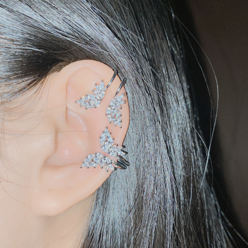 High-end one-piece ear clip without ear holes, 18k micro-inlaid brilliant zirconium diamond butterfly earrings detail image 2