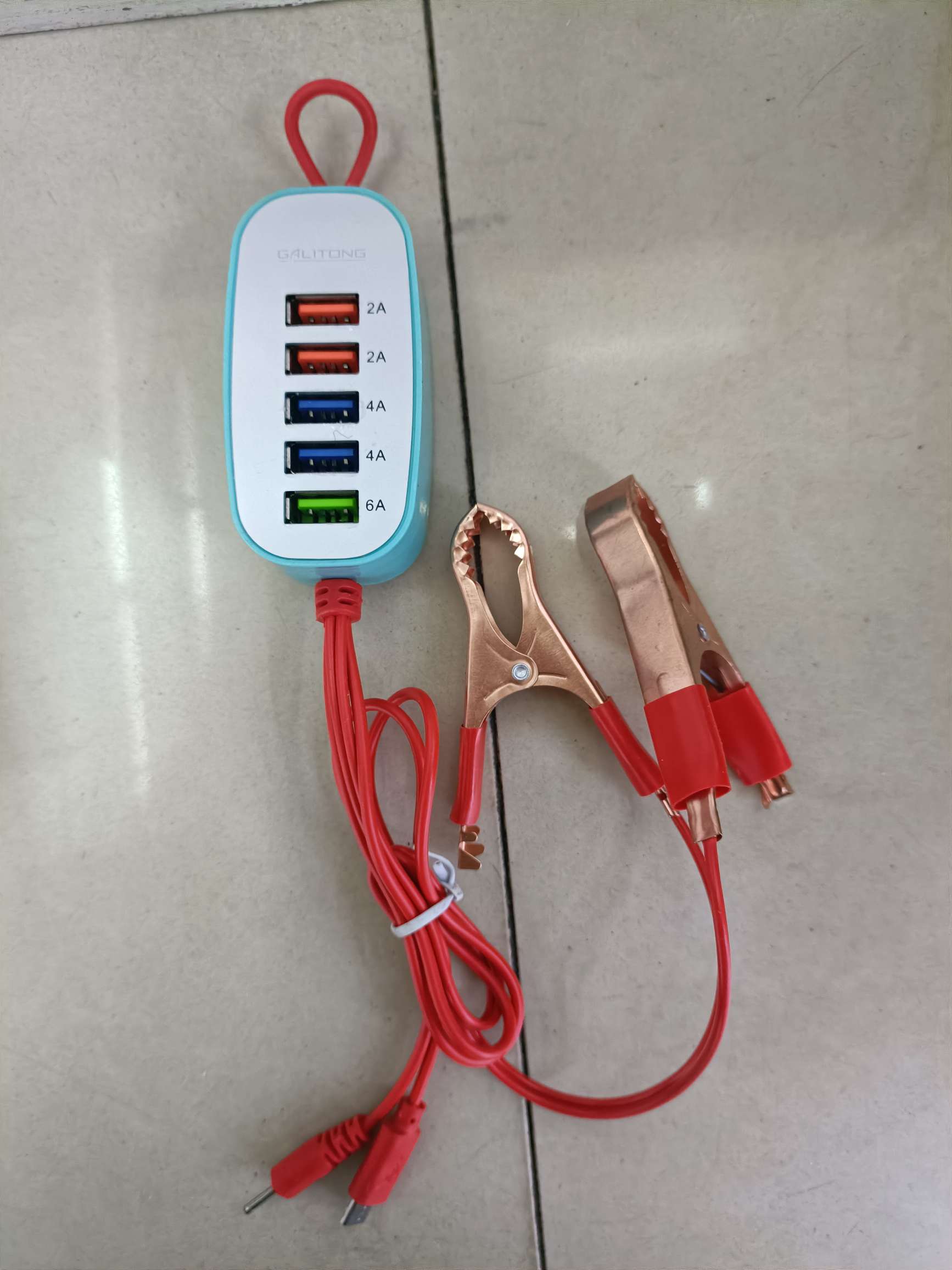 5USB doble cargador de clip rojo Application Scenario