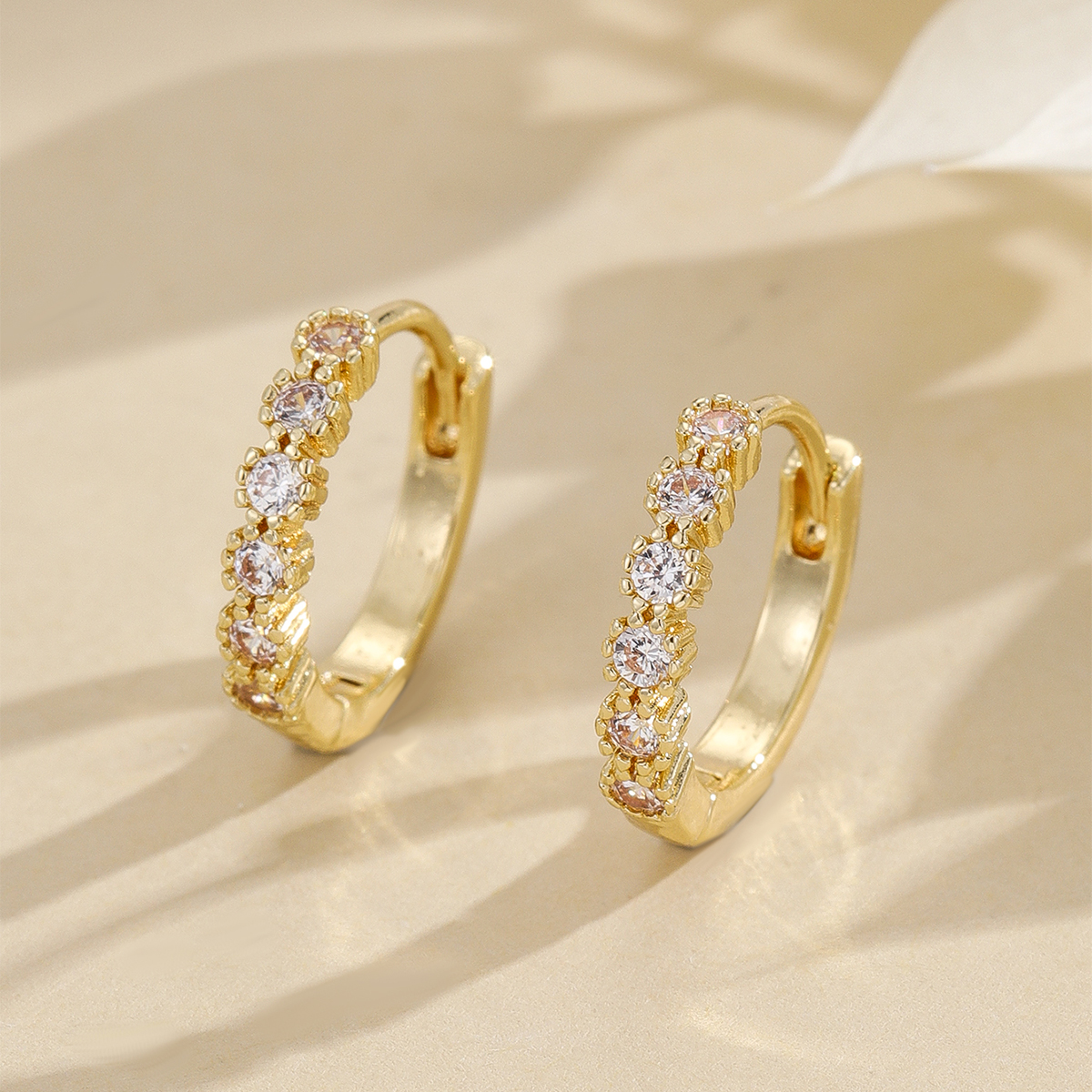 Zirconium-inlaid mini ear loops and ear buckles for women, cross-border simple European and American earrings, elegant wholesale