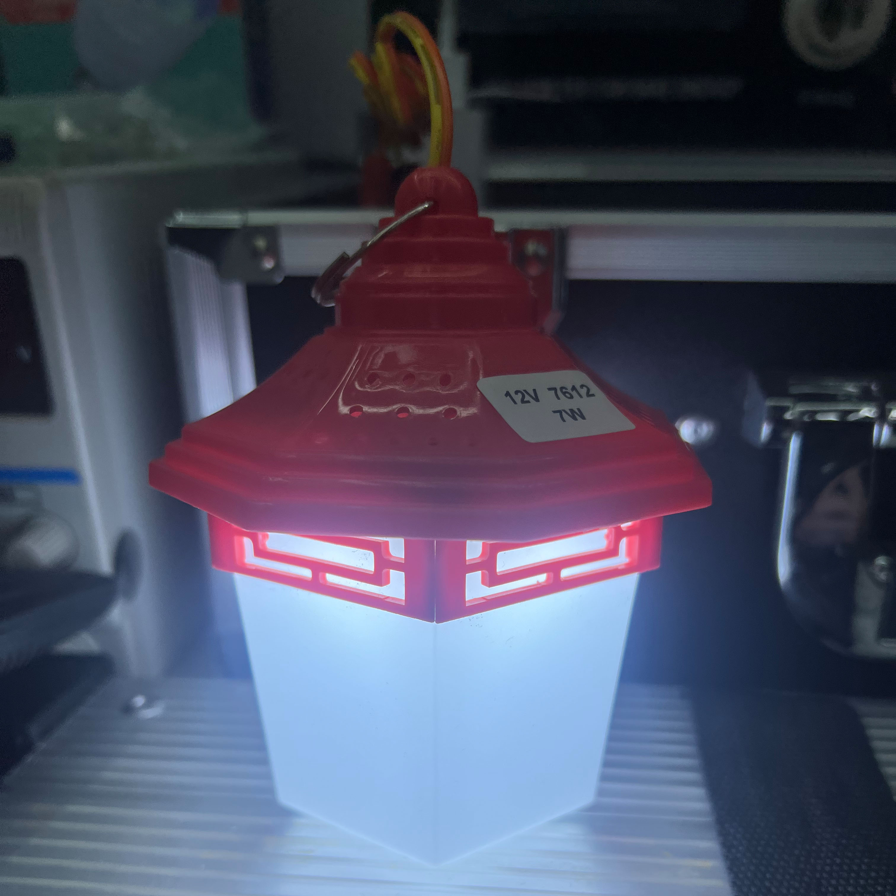 DC12V-7612 18W 1.5-meter red and yellow wire with clip 12V emergency light Application Scenario