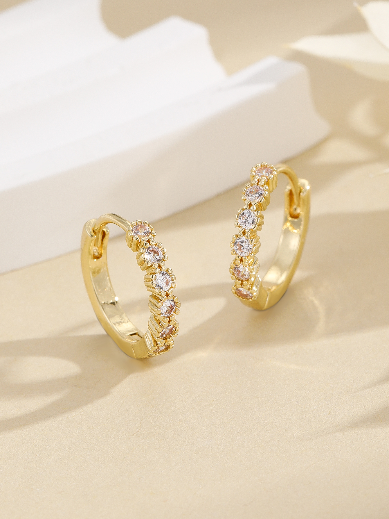 Zirconium-inlaid mini ear loops and ear buckles for women, cross-border simple European and American earrings, elegant wholesale Application Scenario