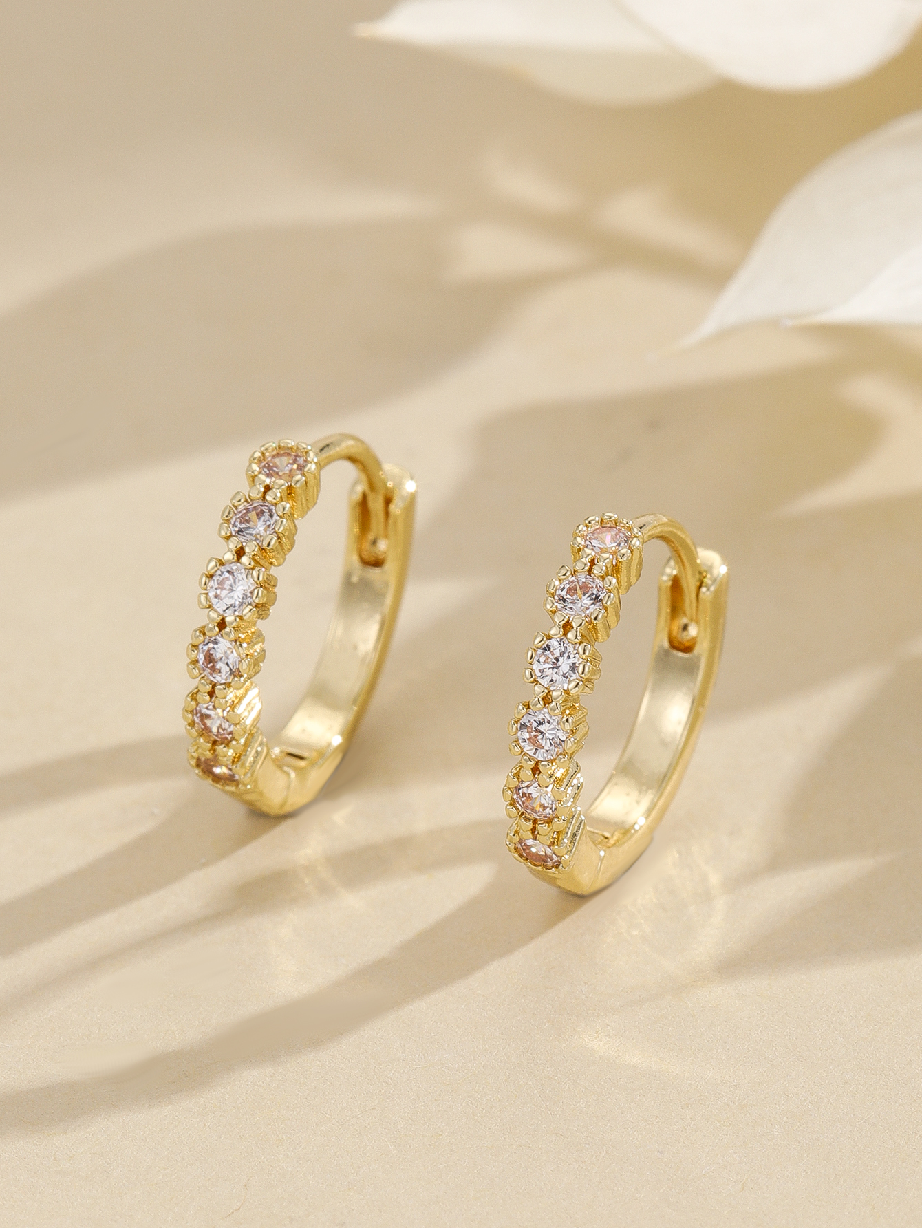 Zirconium-inlaid mini ear loops and ear buckles for women, cross-border simple European and American earrings, elegant wholesale Specification image