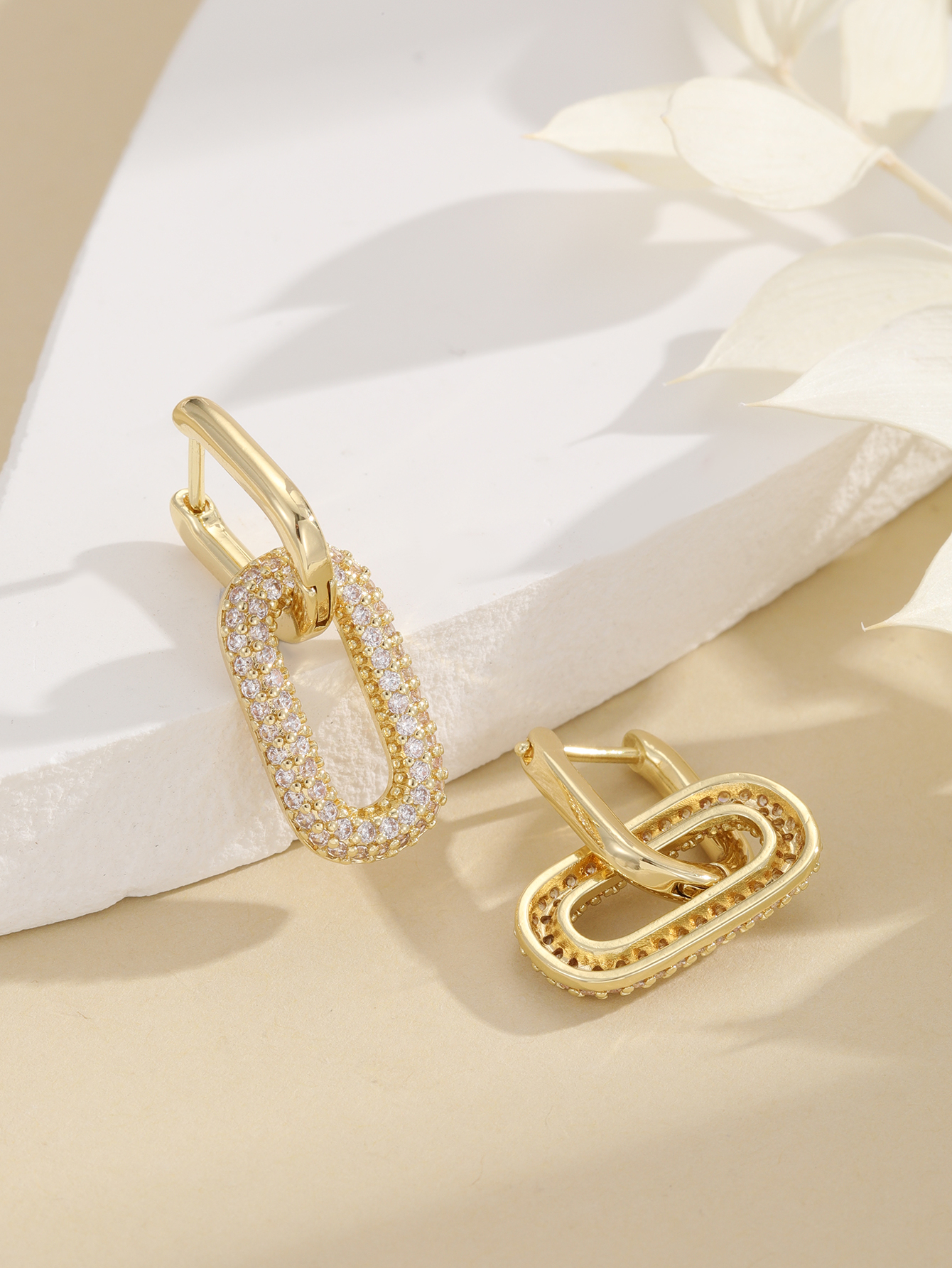 High-end and light luxury earrings, feminine and cold style autumn and winter ear buckles, 2023 trendy and niche design earrings Item Picture