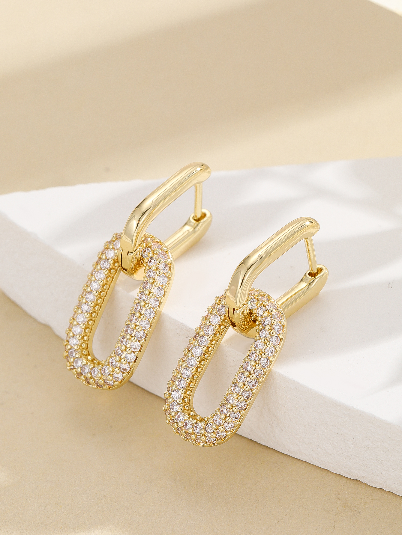 High-end and light luxury earrings, feminine and cold style autumn and winter ear buckles, 2023 trendy and niche design earrings Specification image